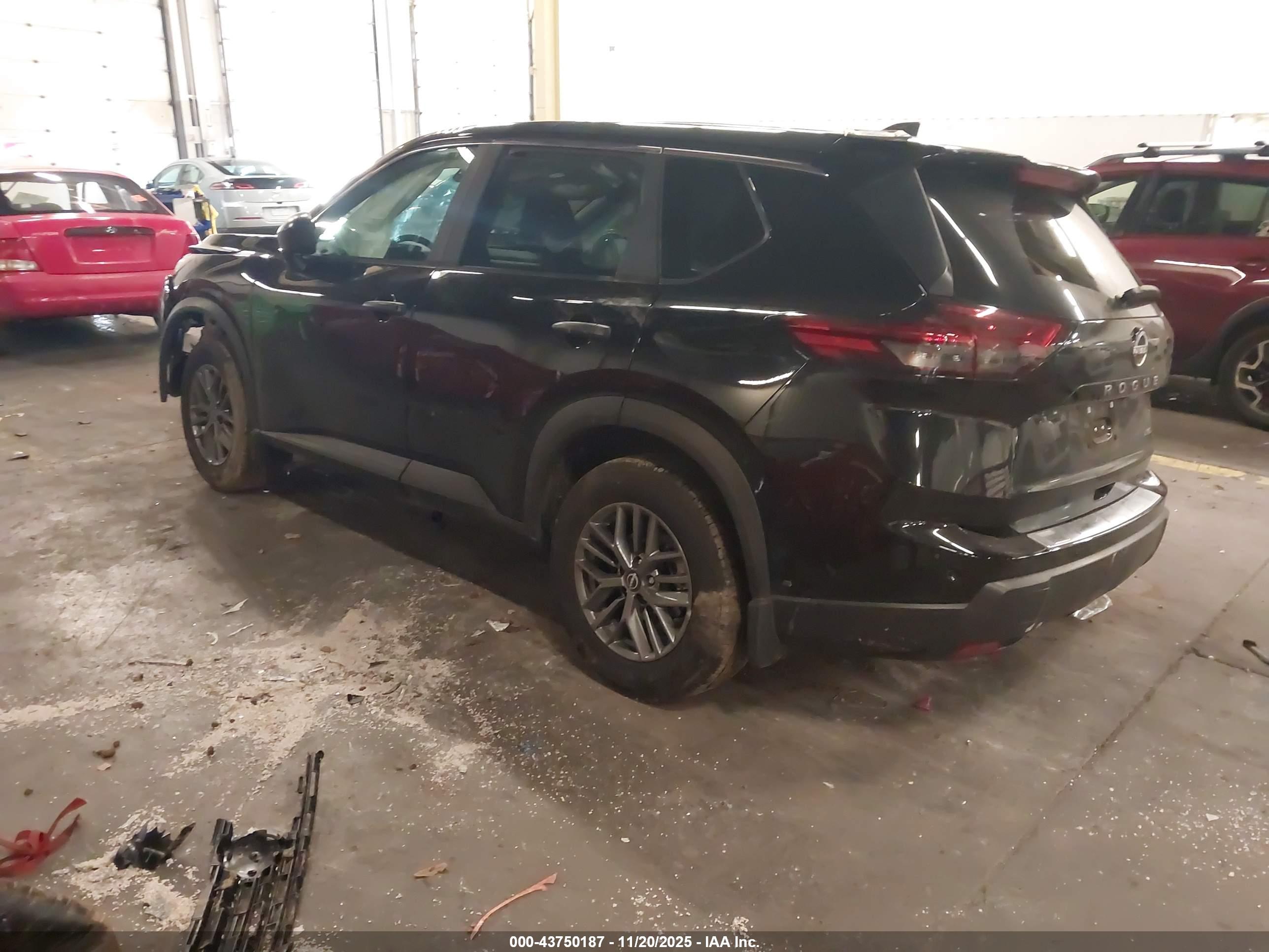NISSAN ROGUE image 3