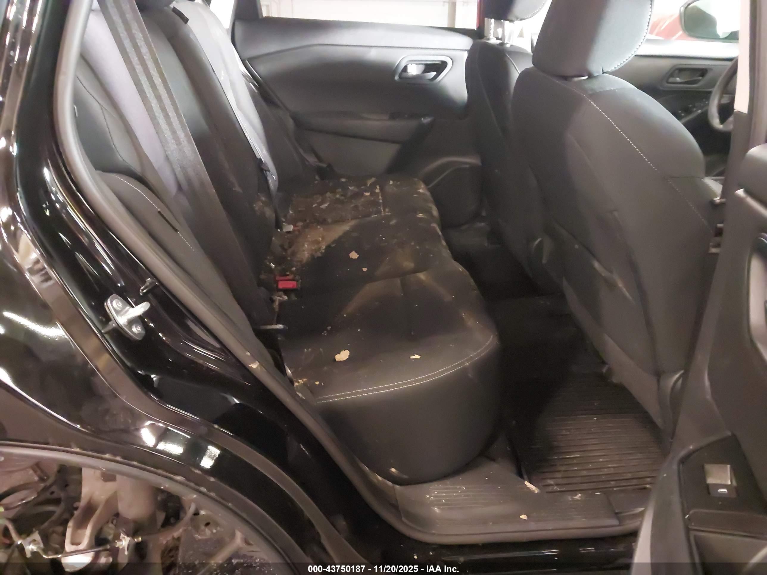 NISSAN ROGUE image 8