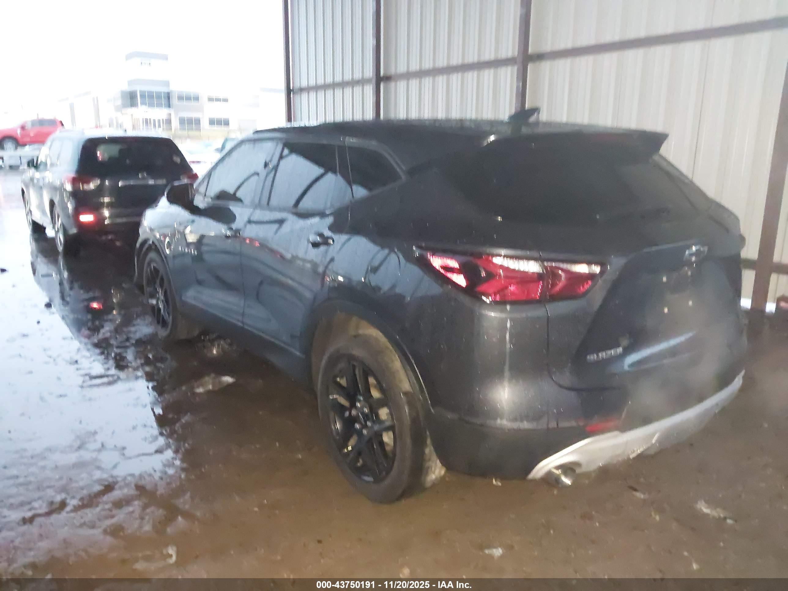 CHEVROLET BLAZER image 3