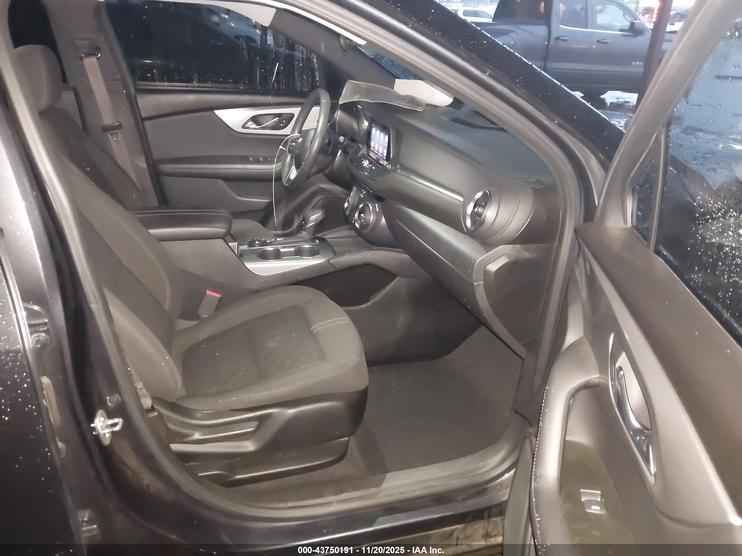 CHEVROLET BLAZER image 5