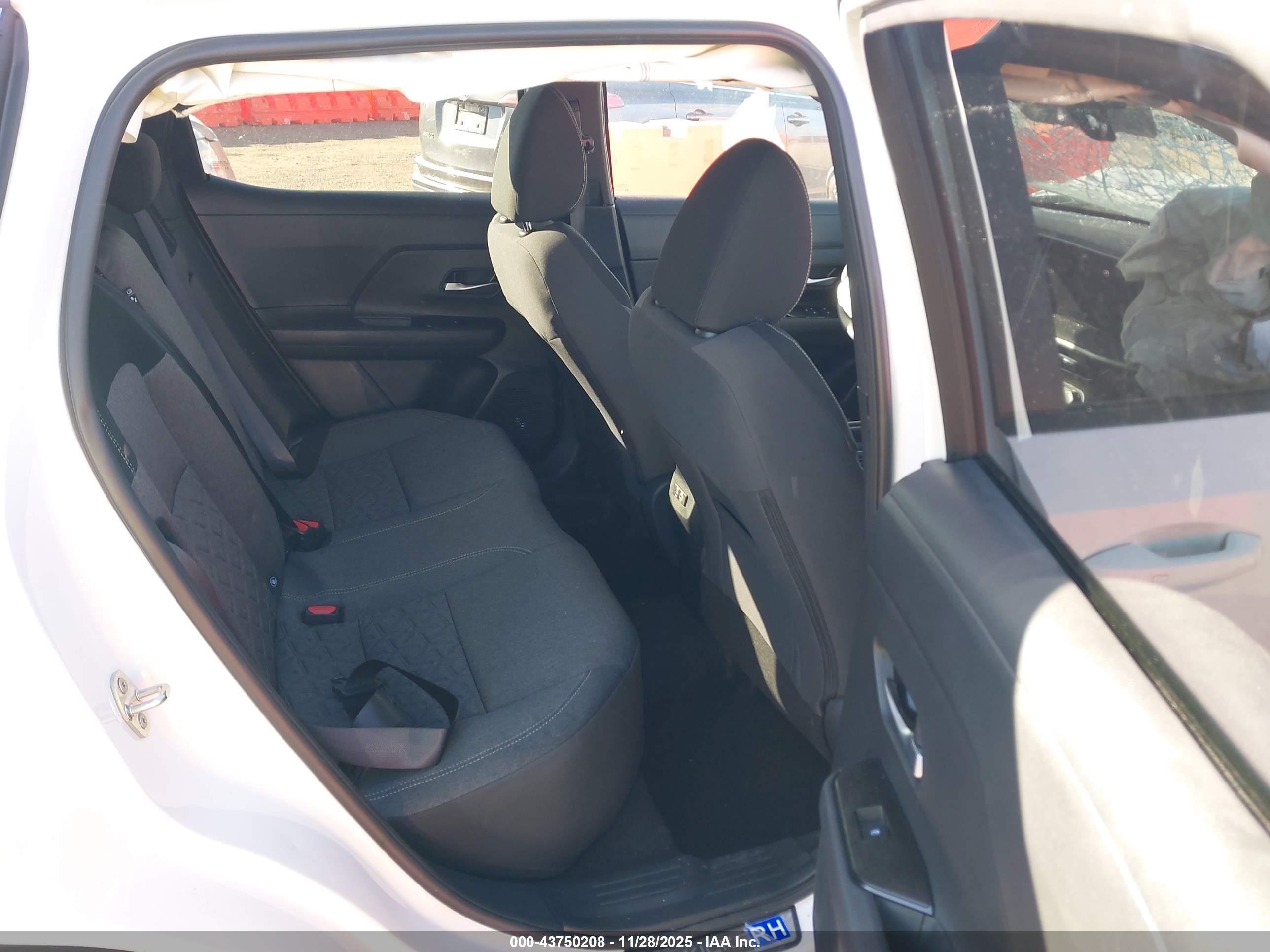 NISSAN KICKS image 8