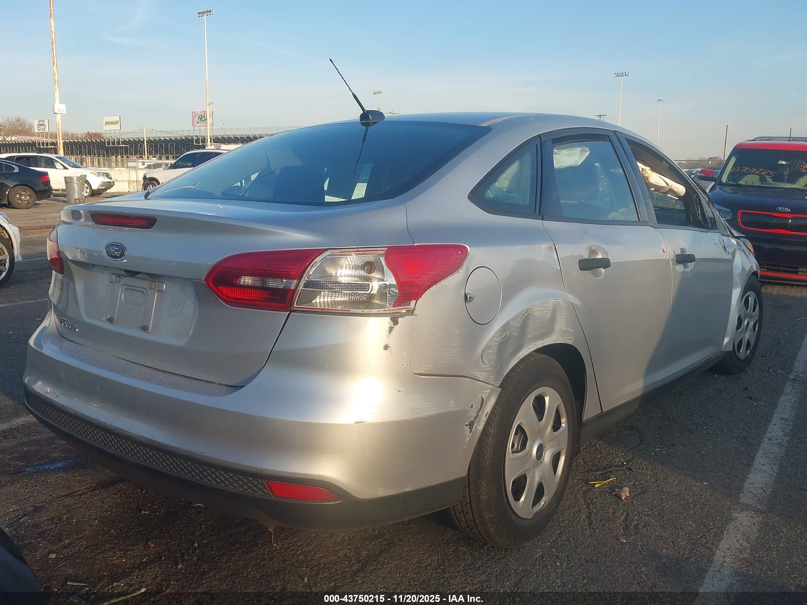 FORD FOCUS image 4