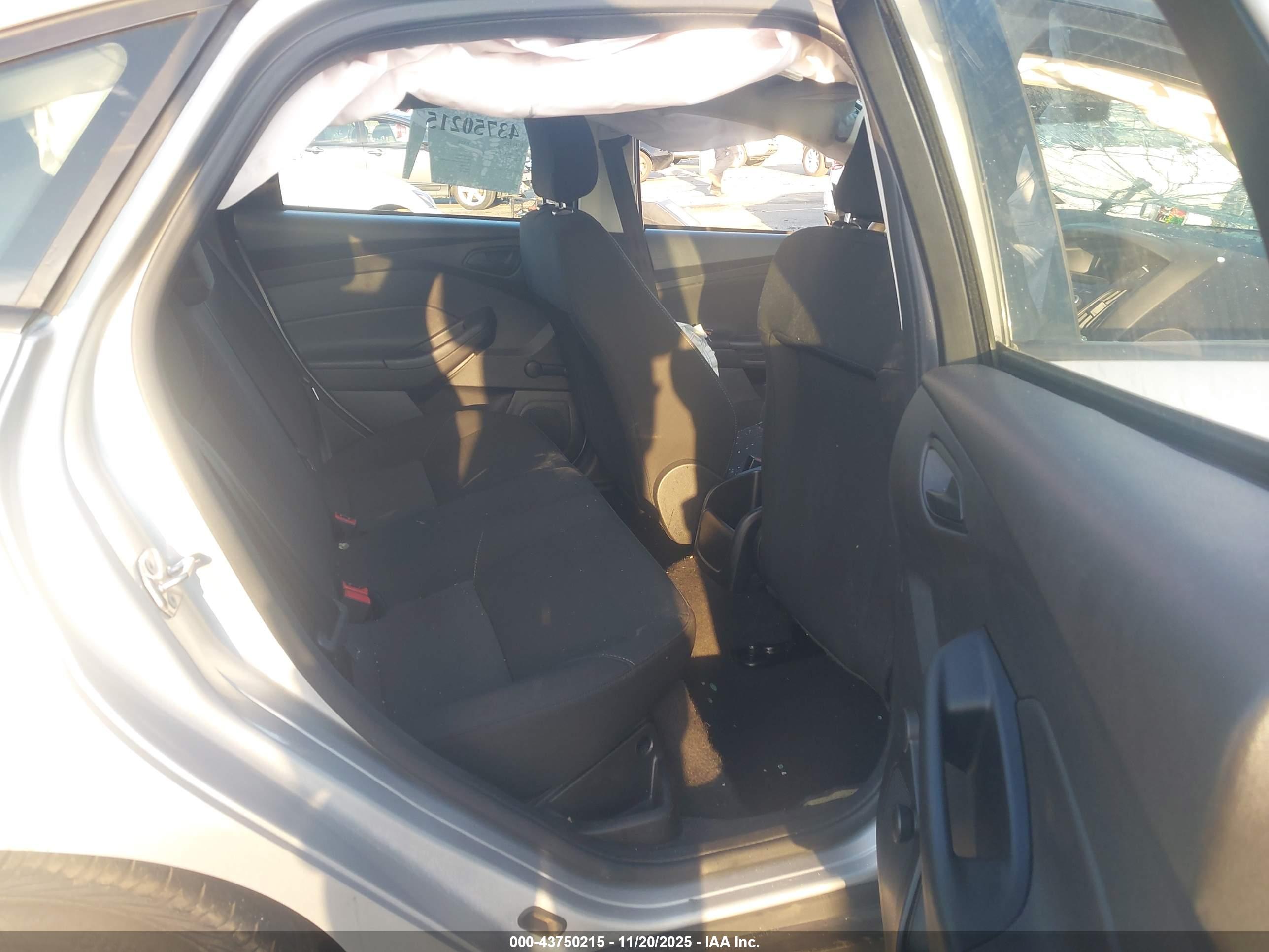 FORD FOCUS image 8