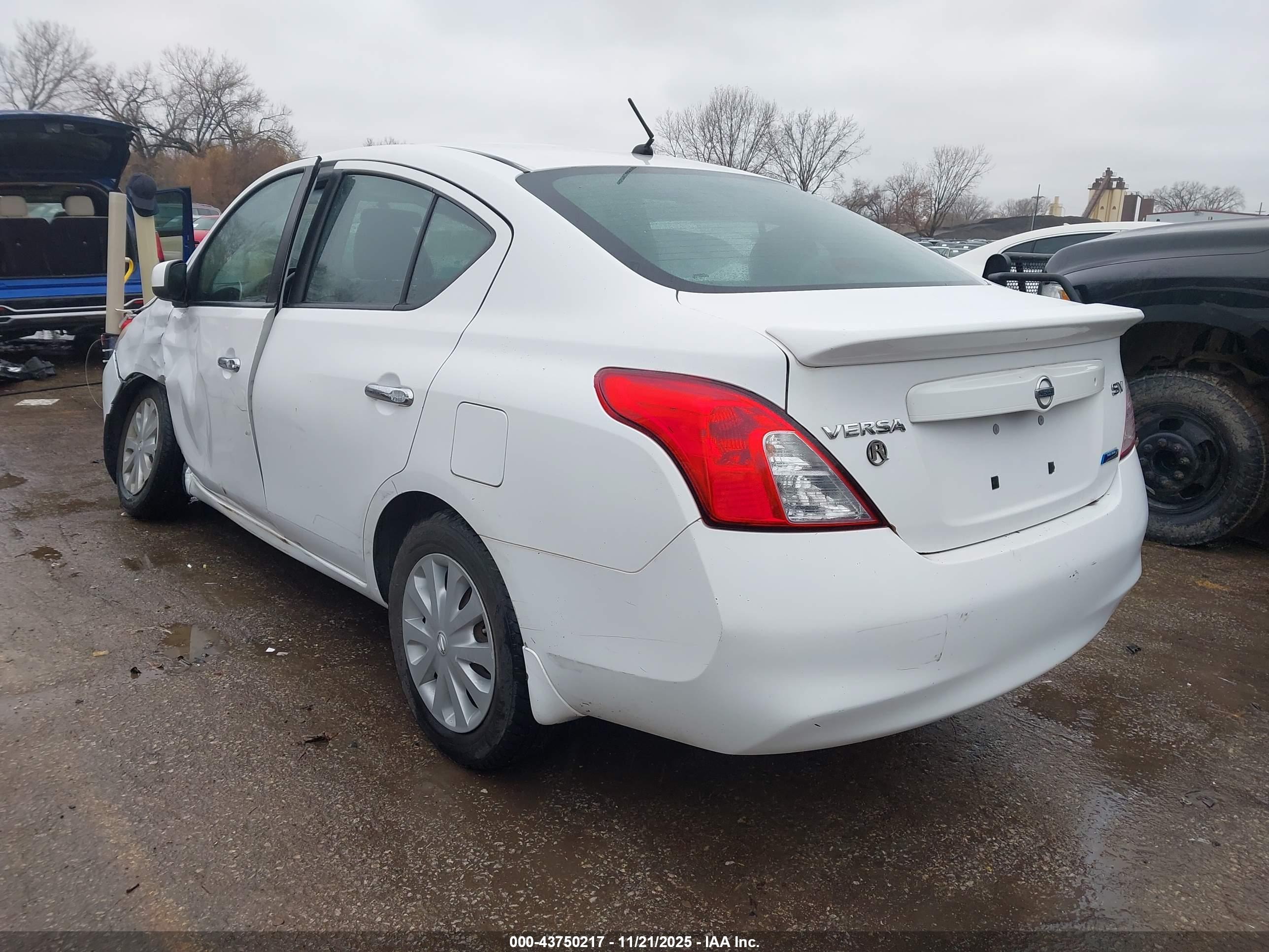 NISSAN VERSA image 3