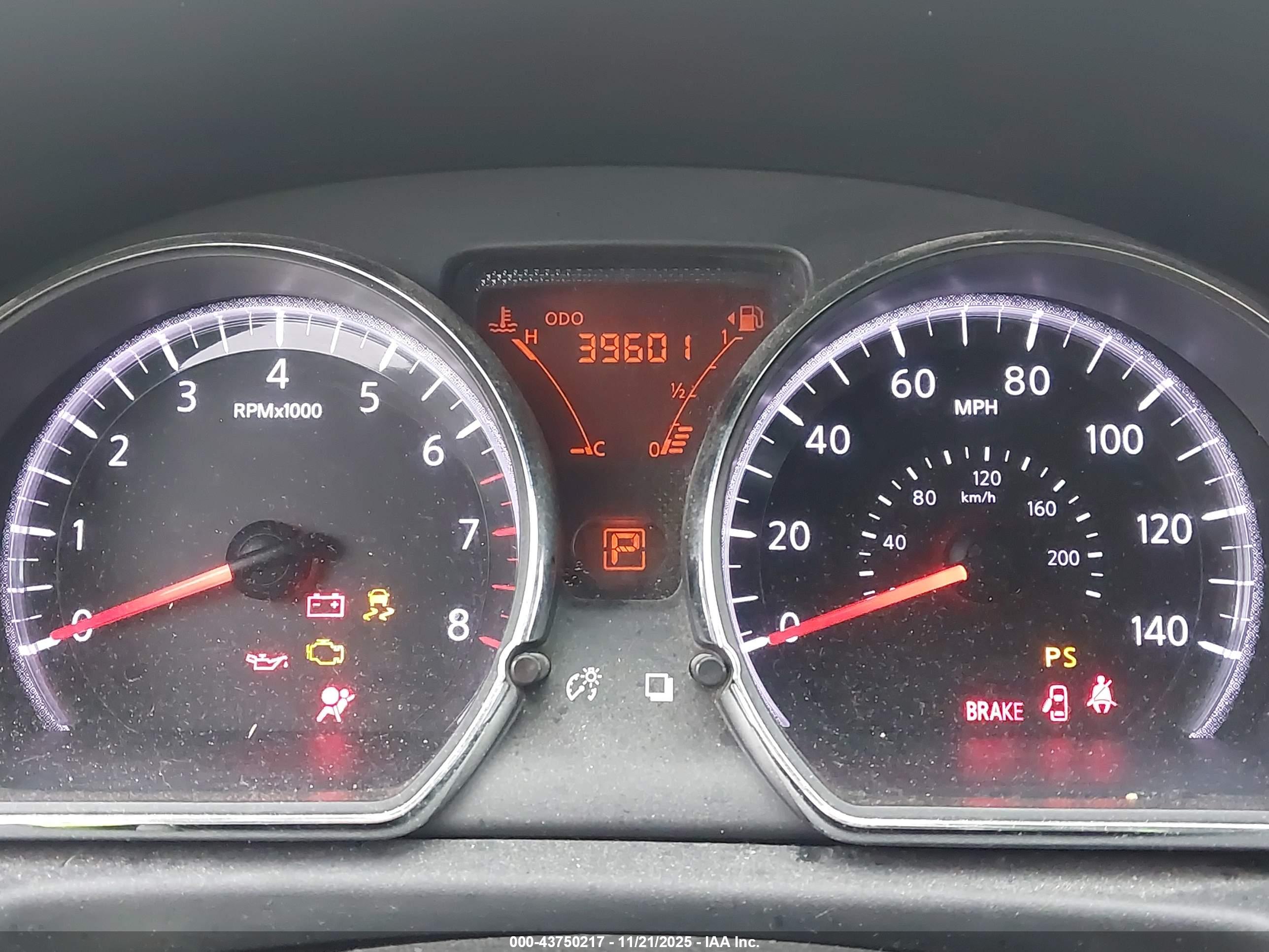 NISSAN VERSA image 7