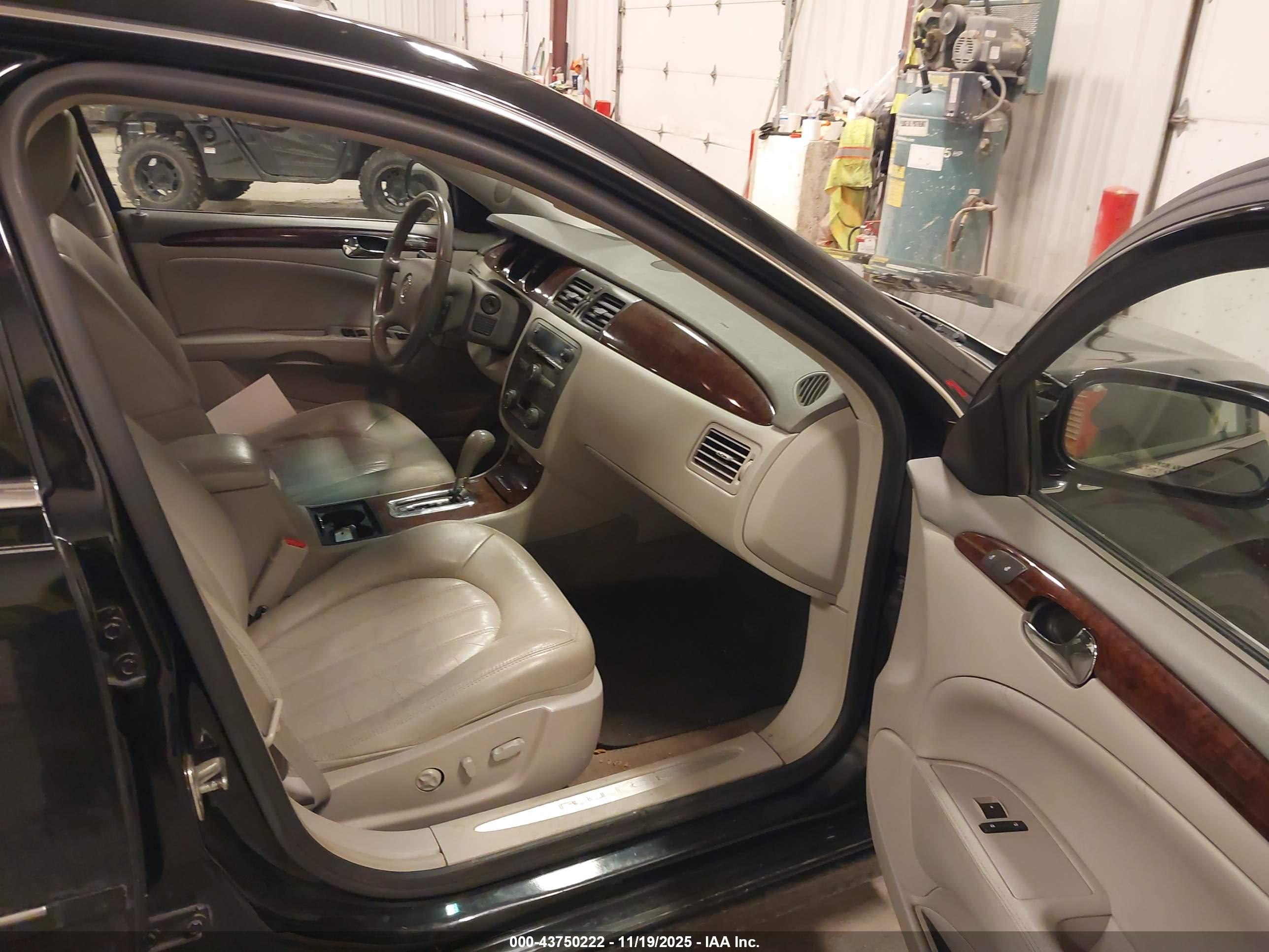 BUICK LUCERNE image 5