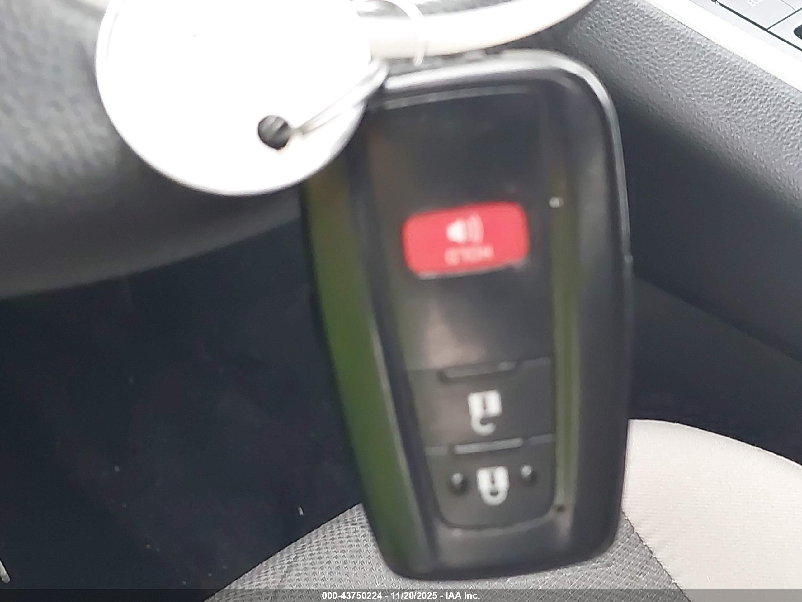 TOYOTA RAV4 image 11