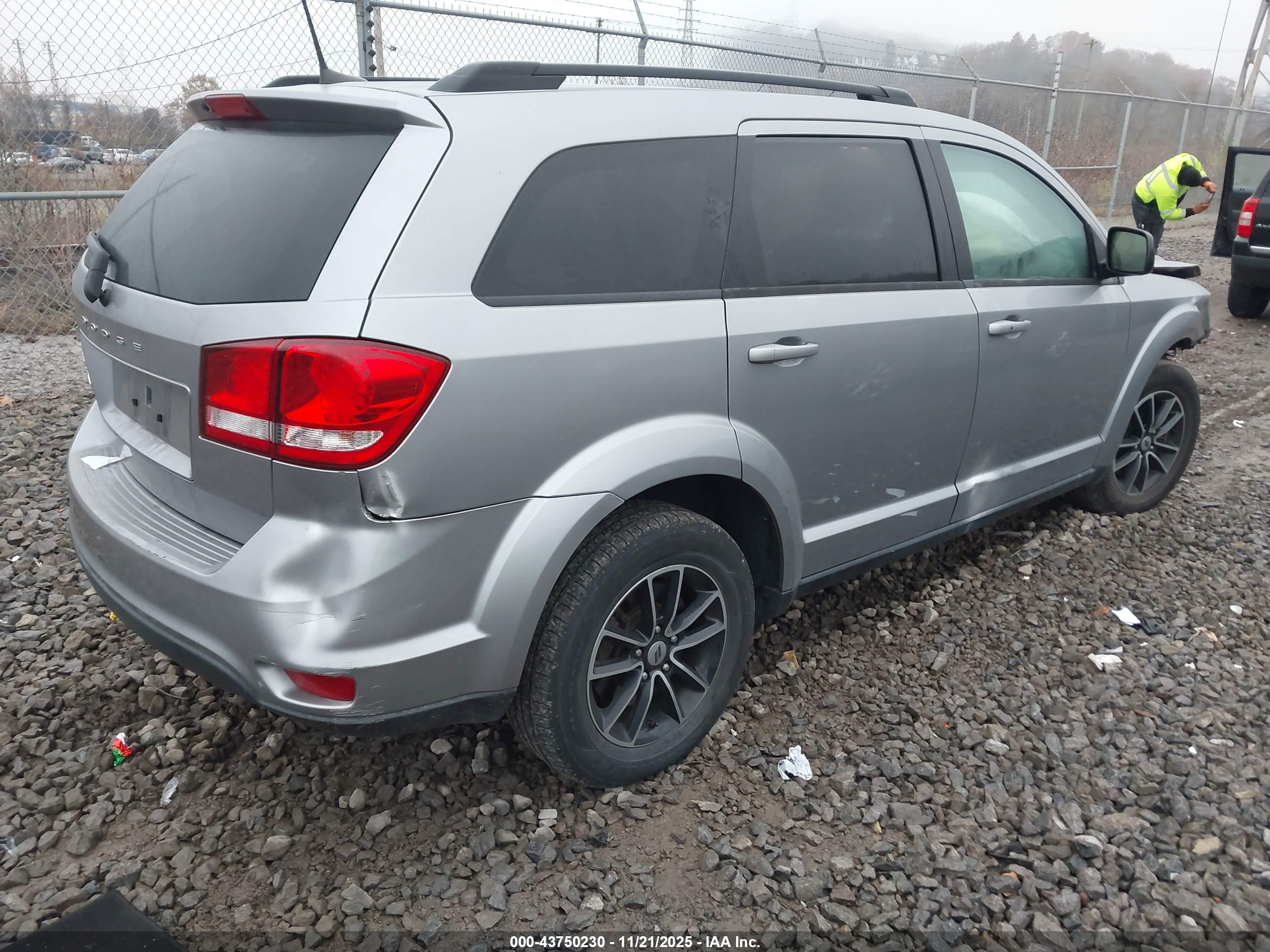 DODGE JOURNEY image 4
