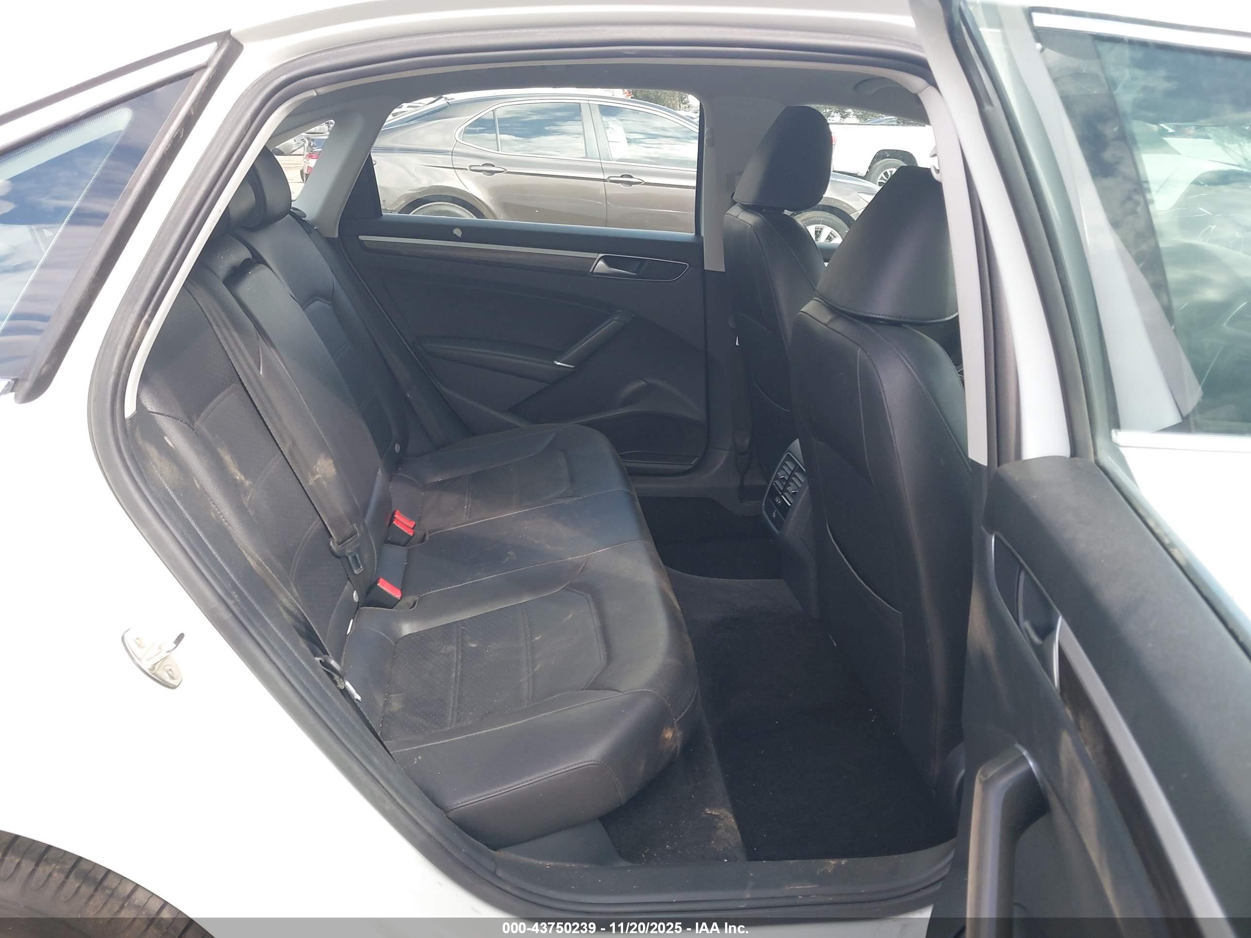 VOLKSWAGEN PASSAT image 8