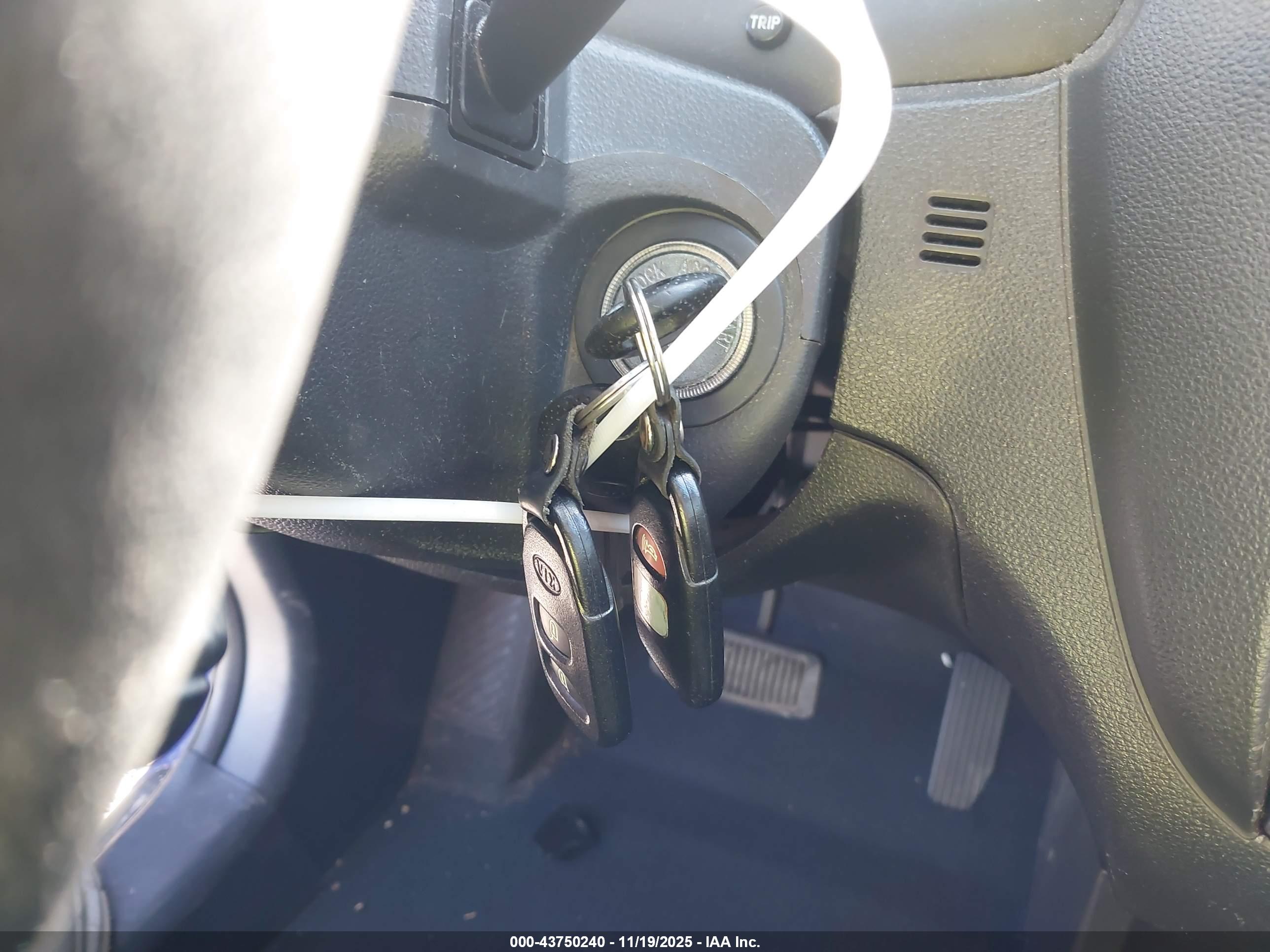 KIA SPORTAGE image 11