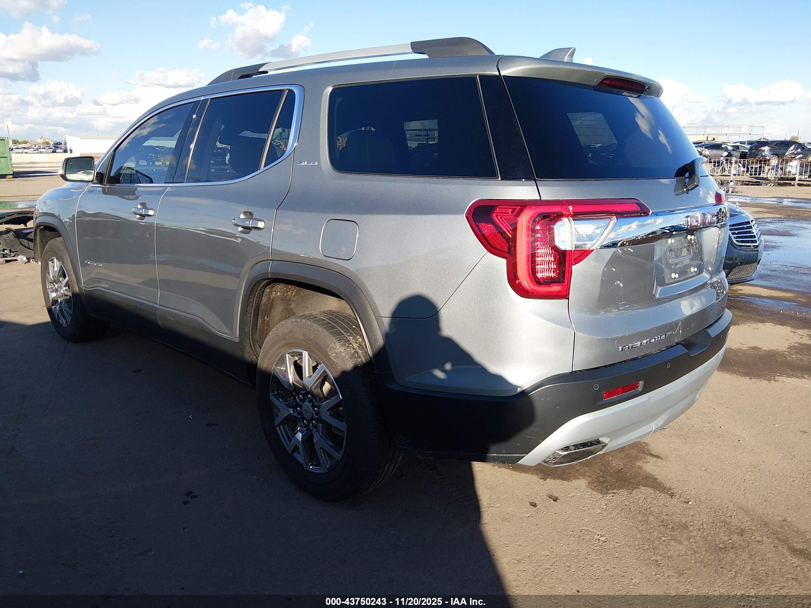 GMC ACADIA image 3