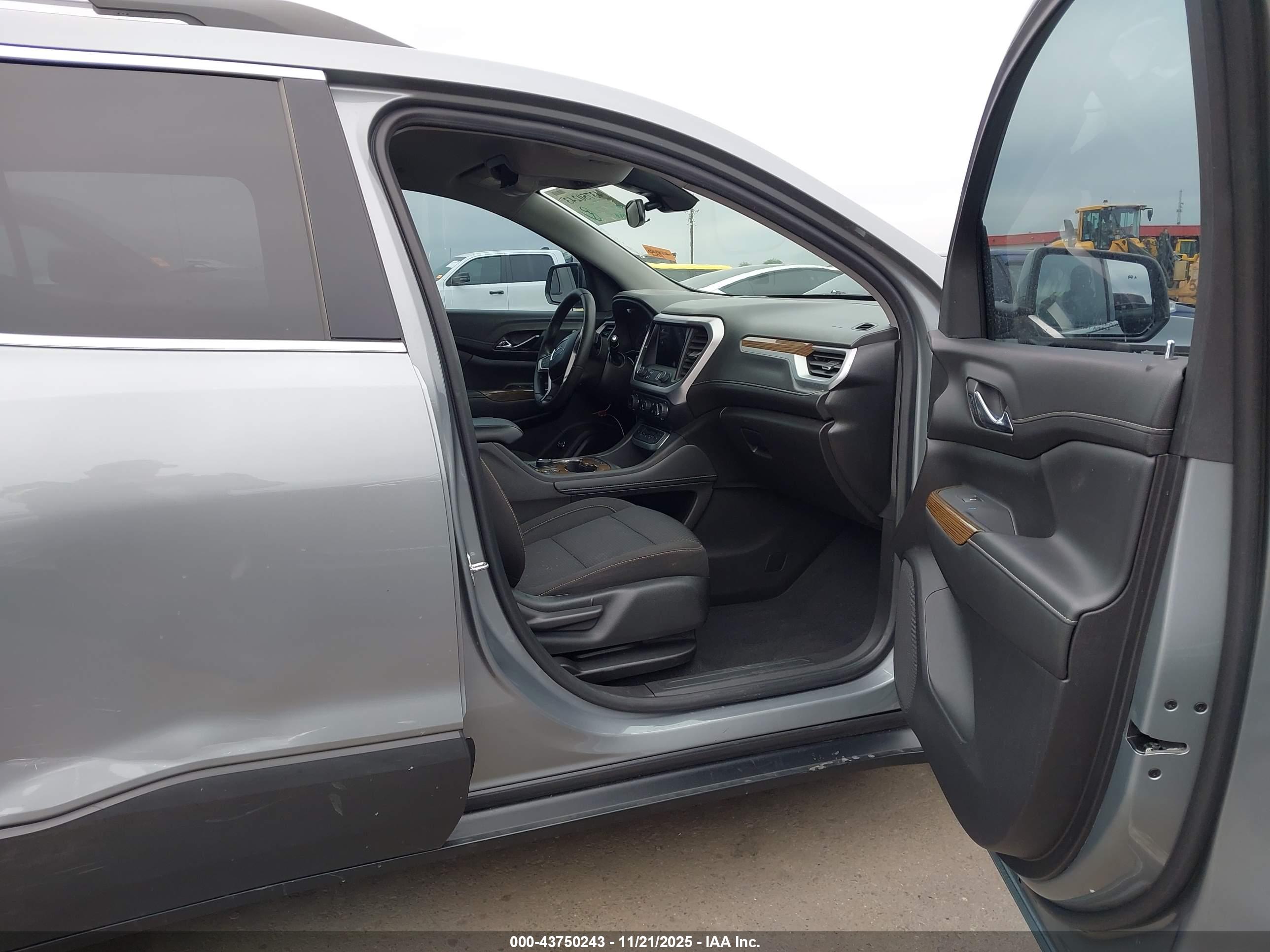 GMC ACADIA image 5