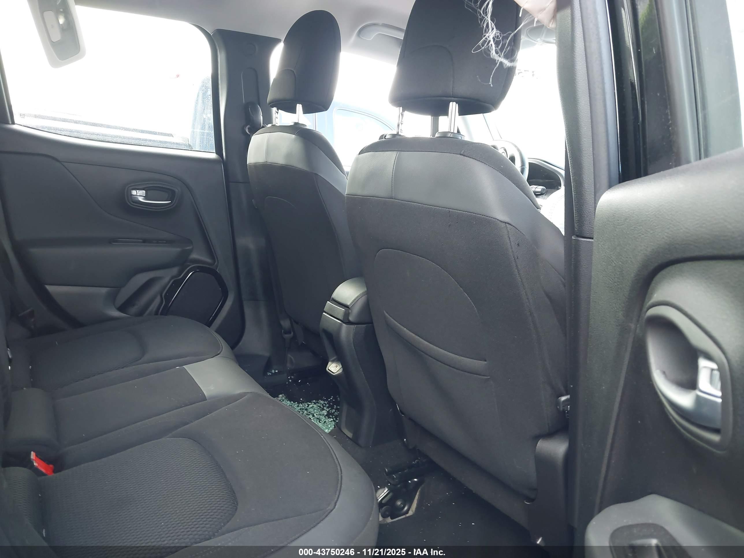 JEEP RENEGADE image 8