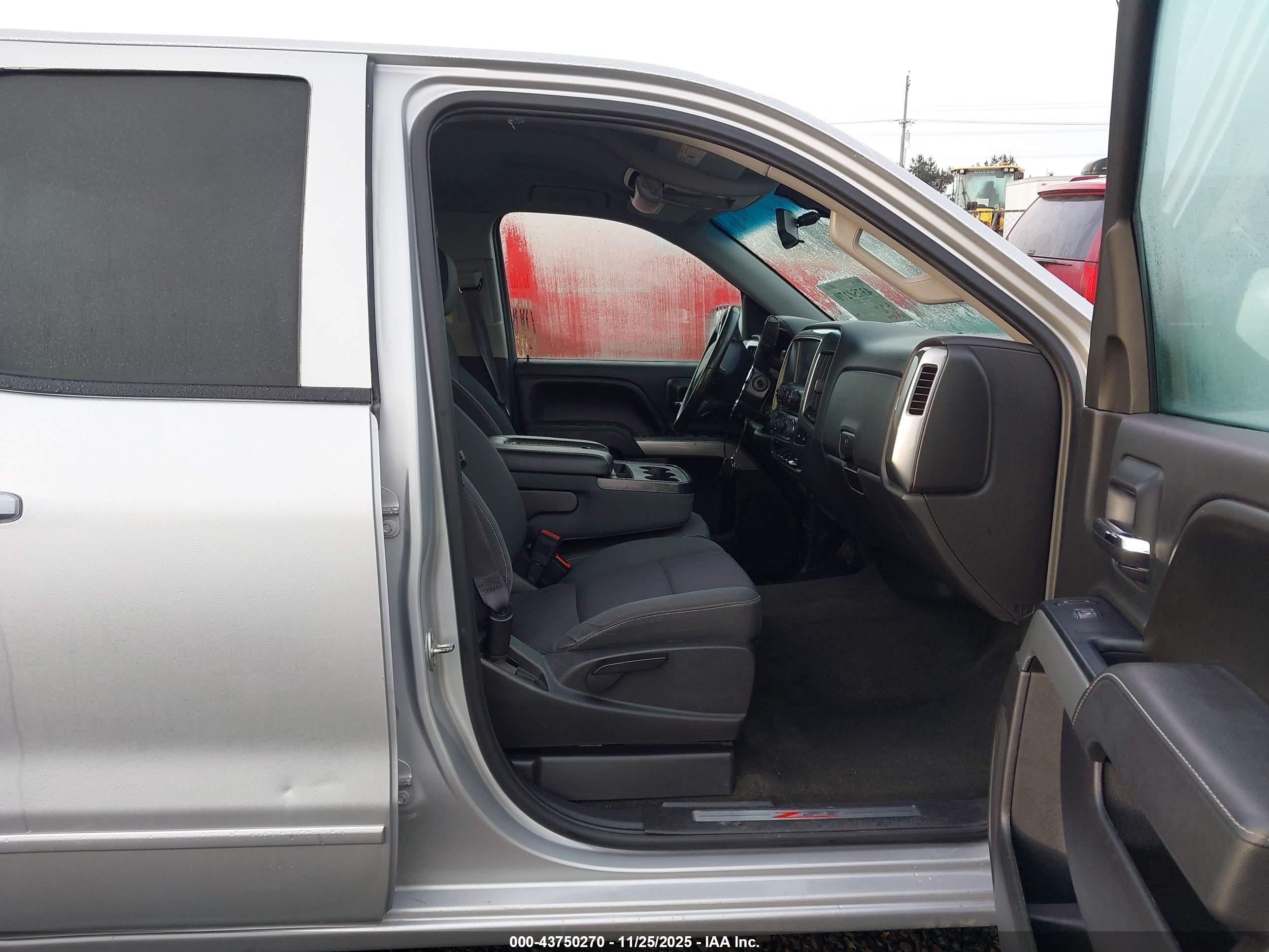CHEVROLET SILVERADO image 5