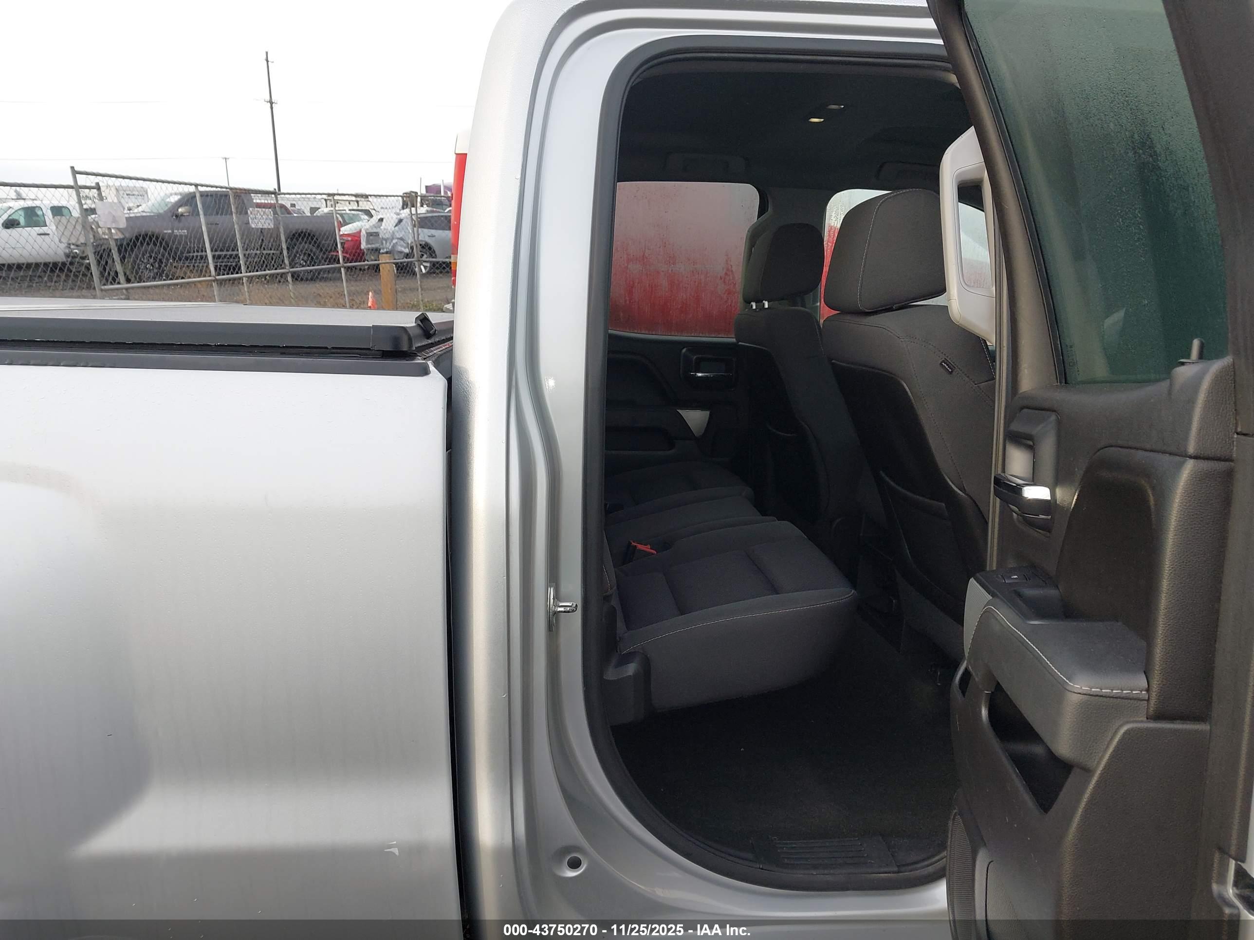 CHEVROLET SILVERADO image 8