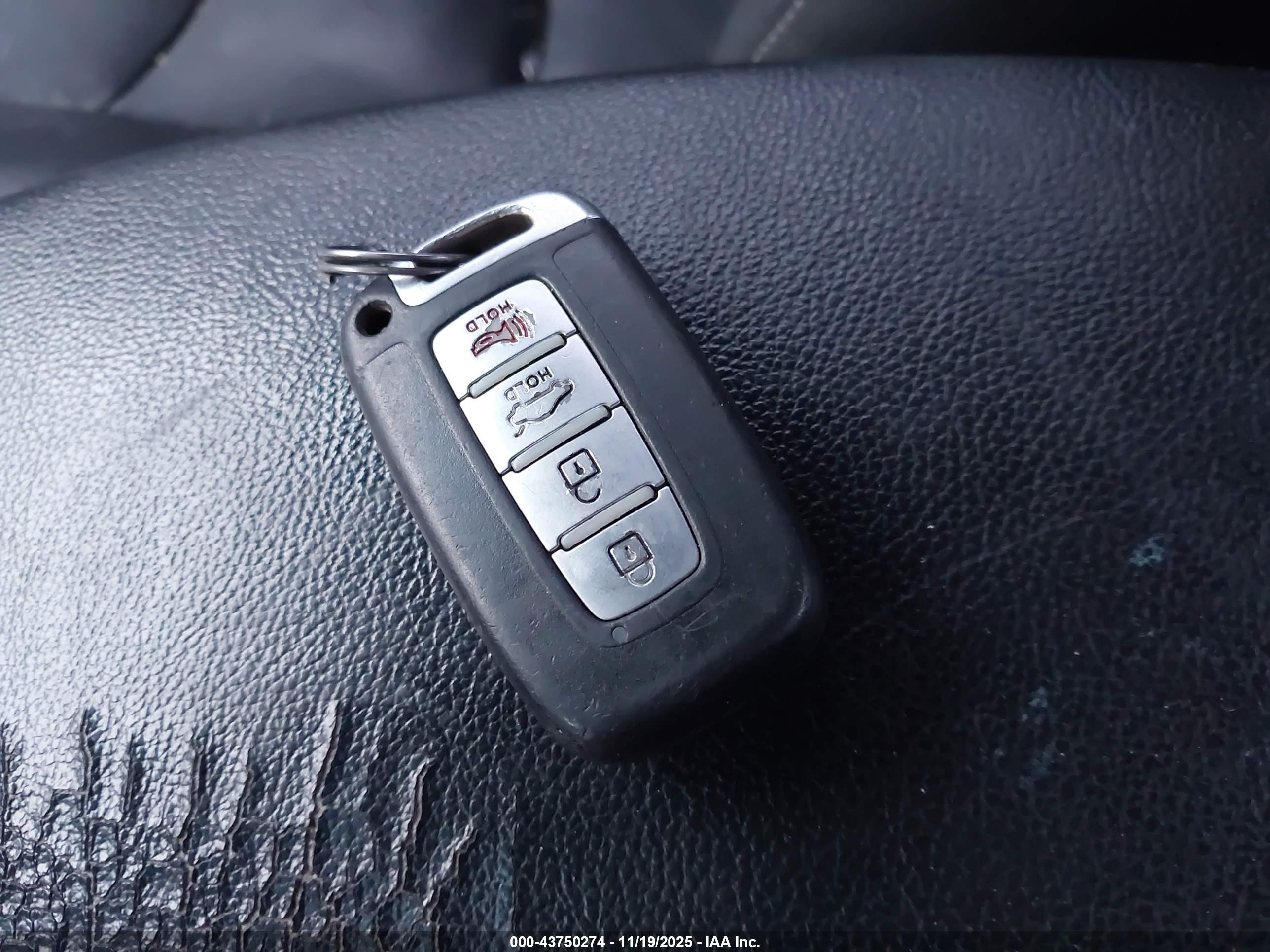 HYUNDAI ELANTRA image 11