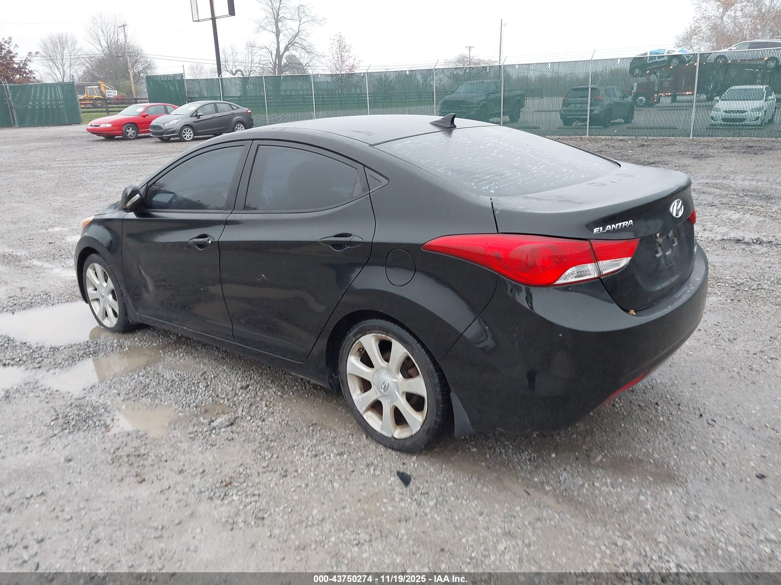 HYUNDAI ELANTRA image 3