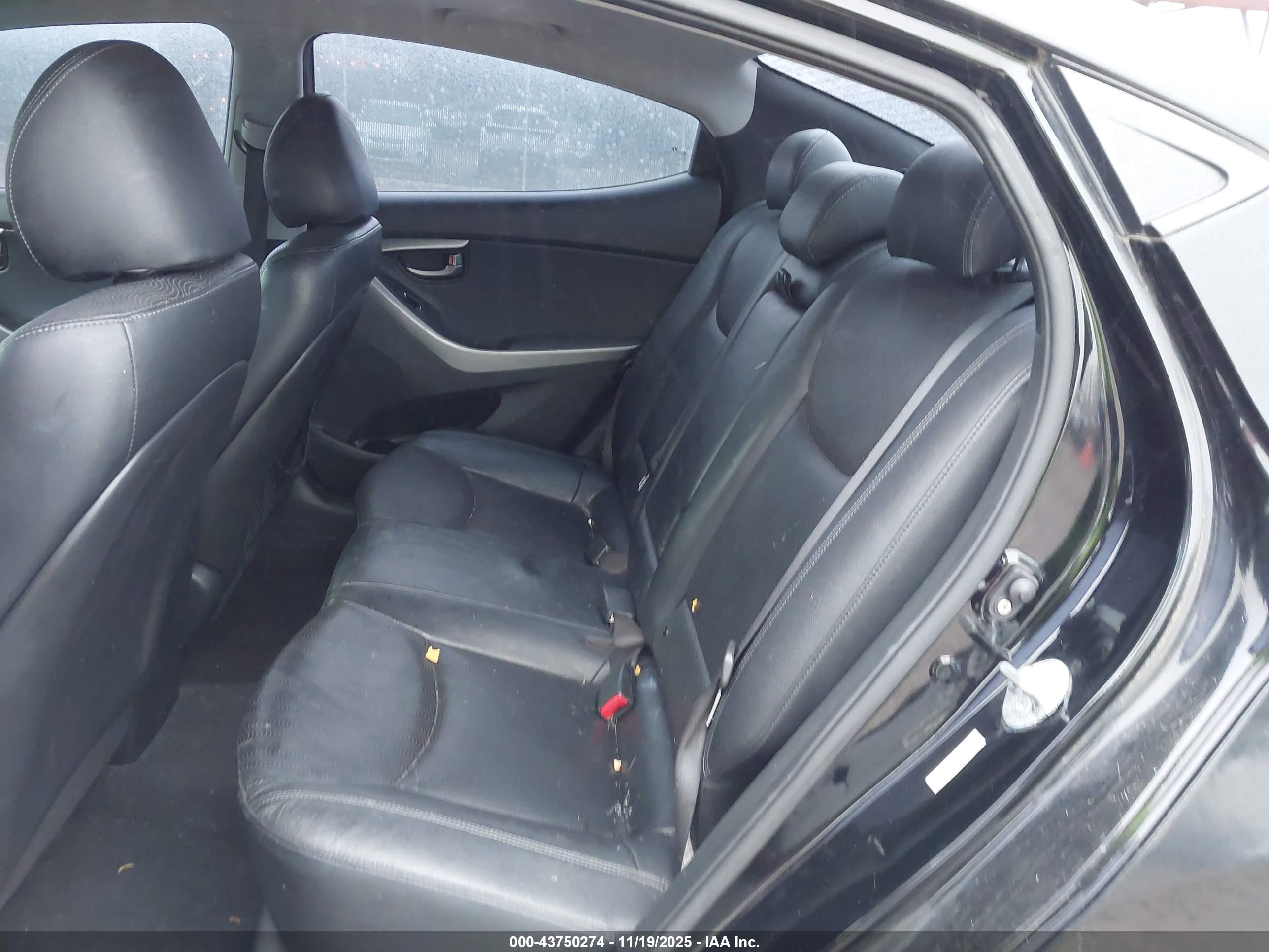 HYUNDAI ELANTRA image 8