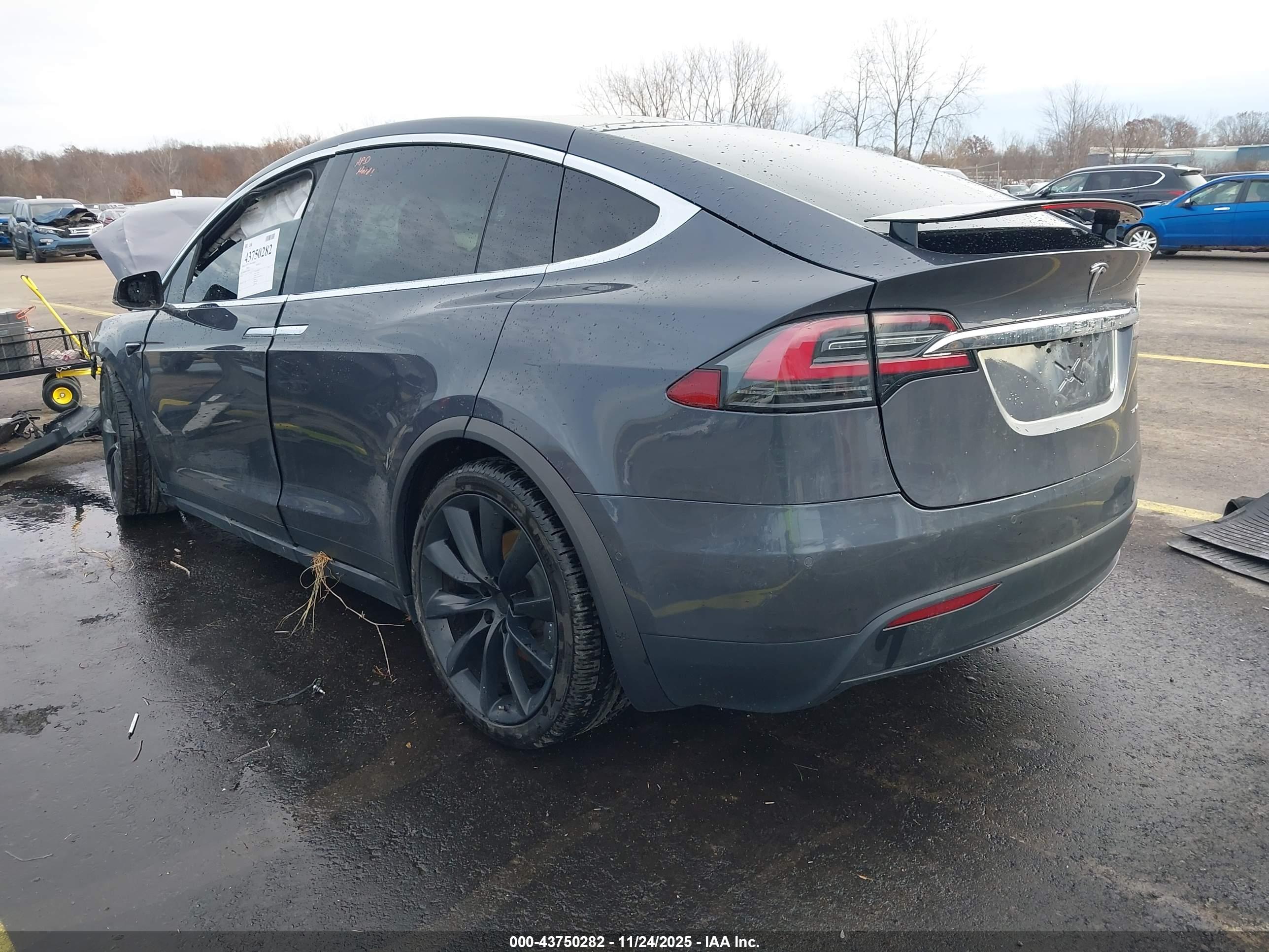 TESLA MODEL image 3