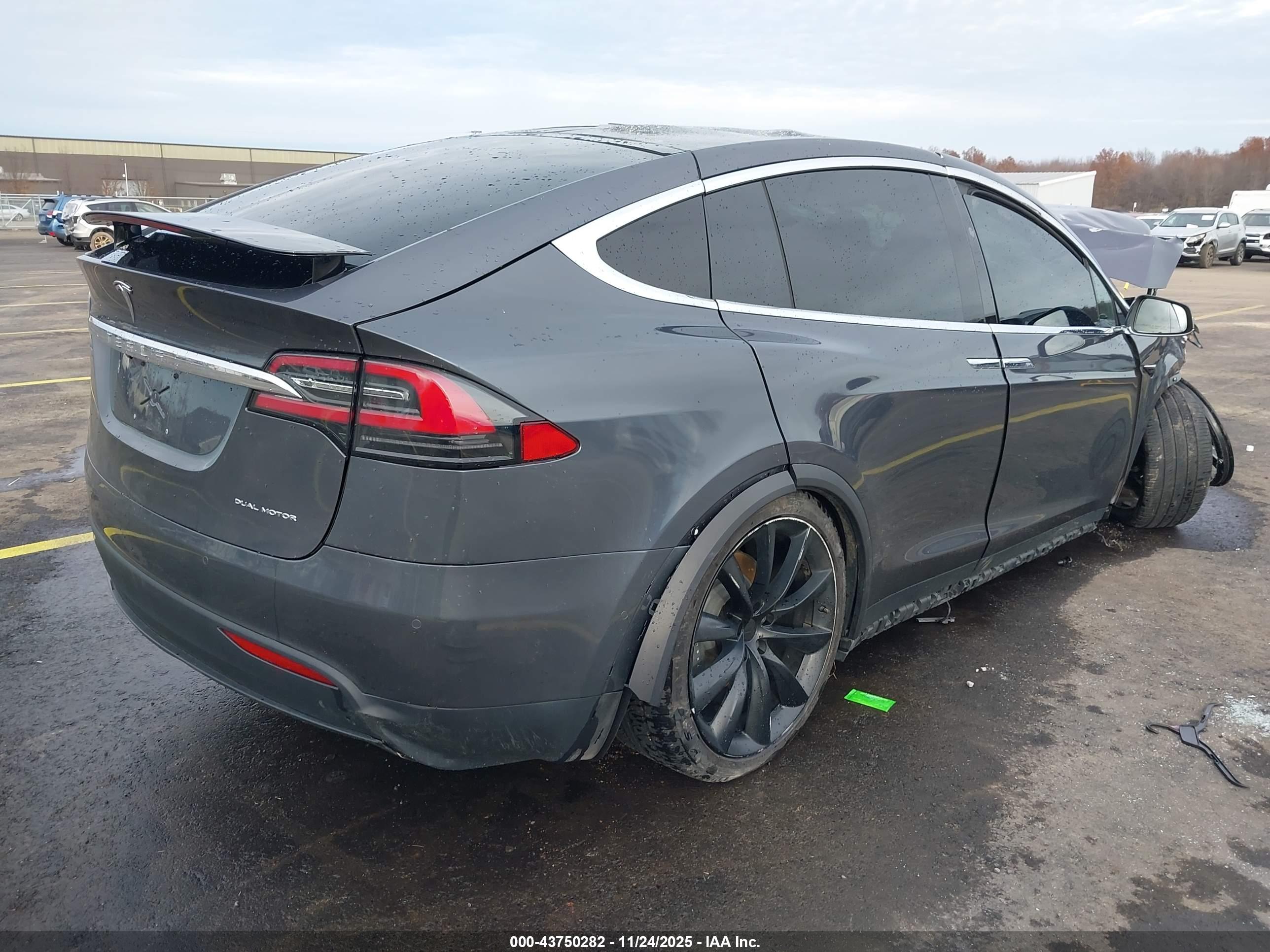 TESLA MODEL image 4