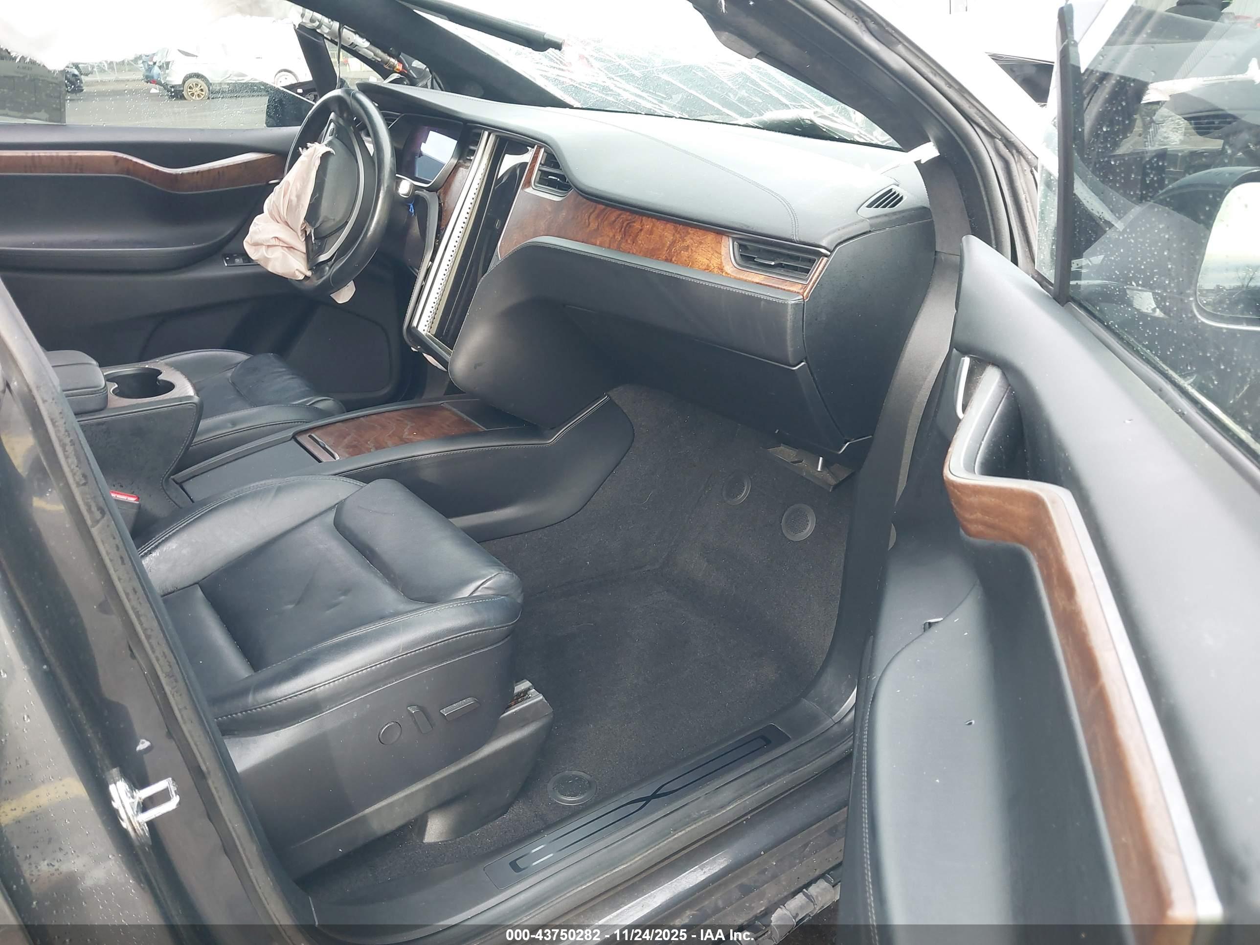 TESLA MODEL image 5