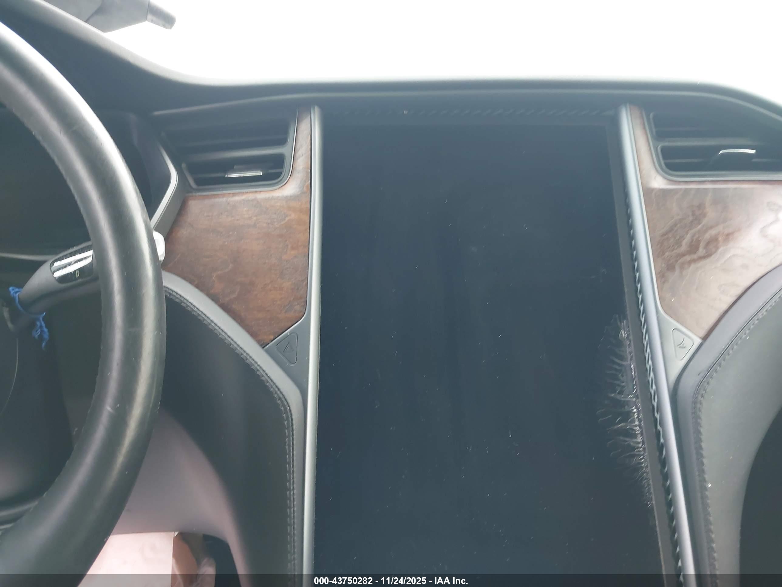 TESLA MODEL image 7