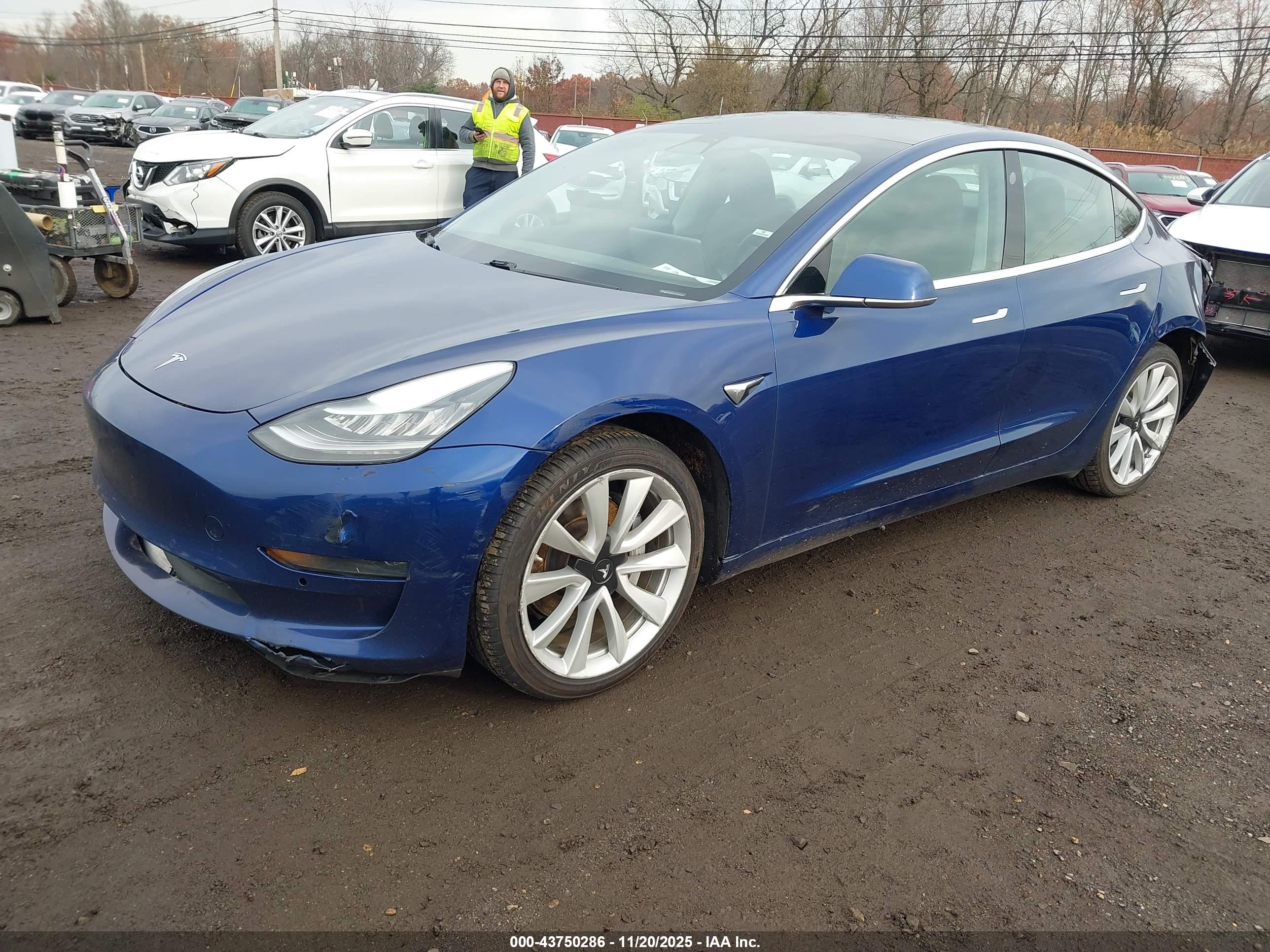 TESLA MODEL image 2