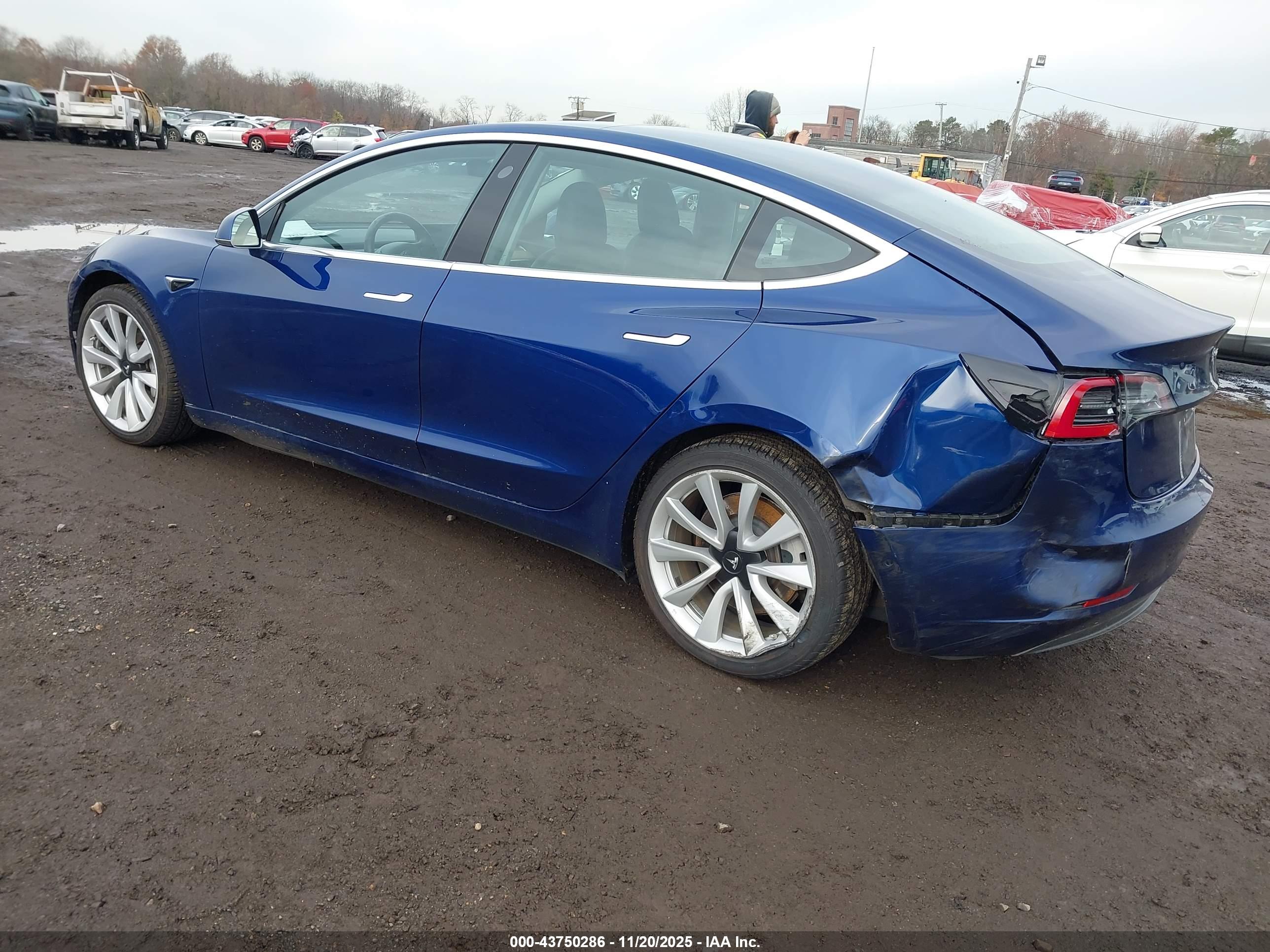 TESLA MODEL image 3