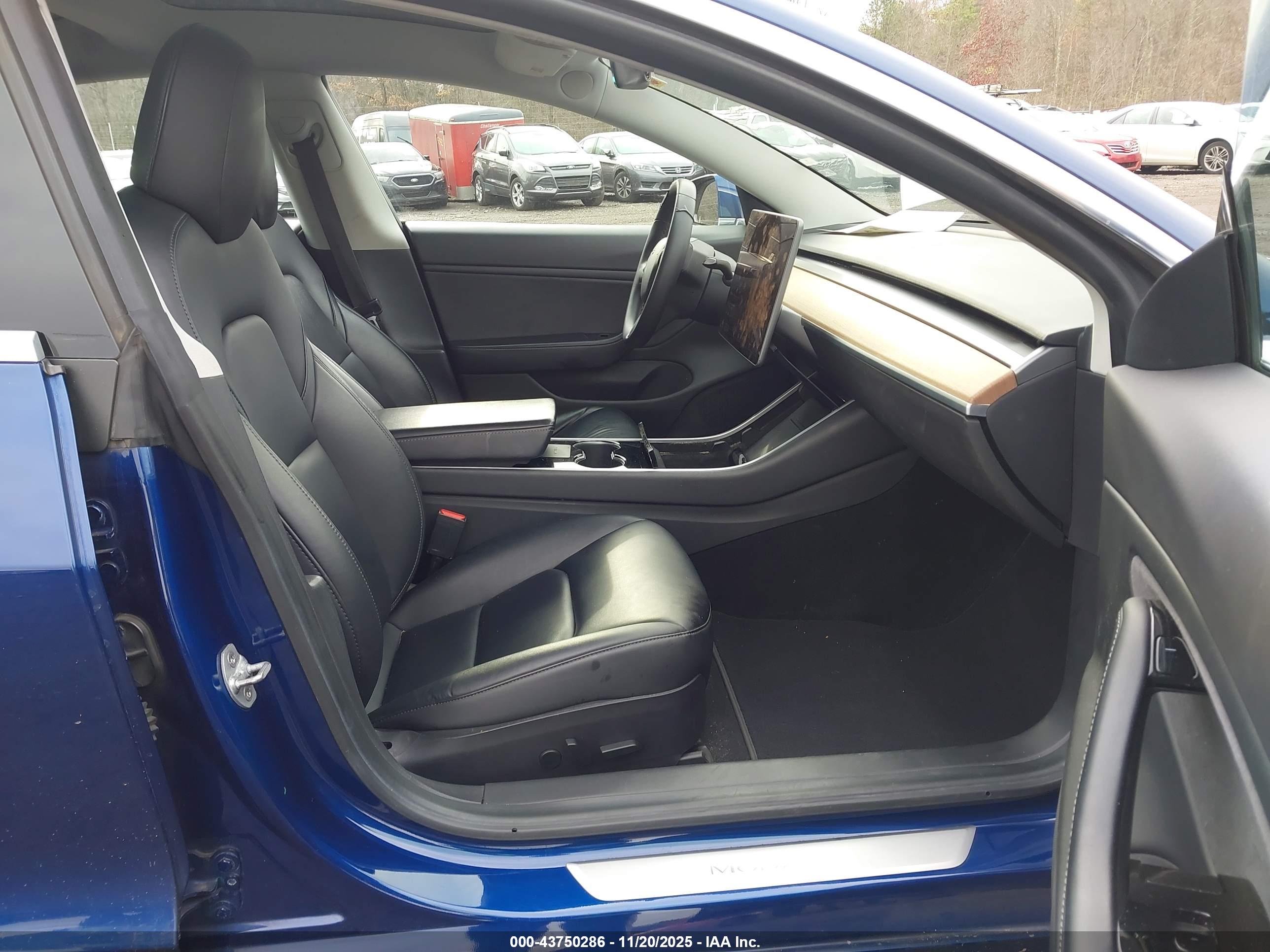 TESLA MODEL image 5