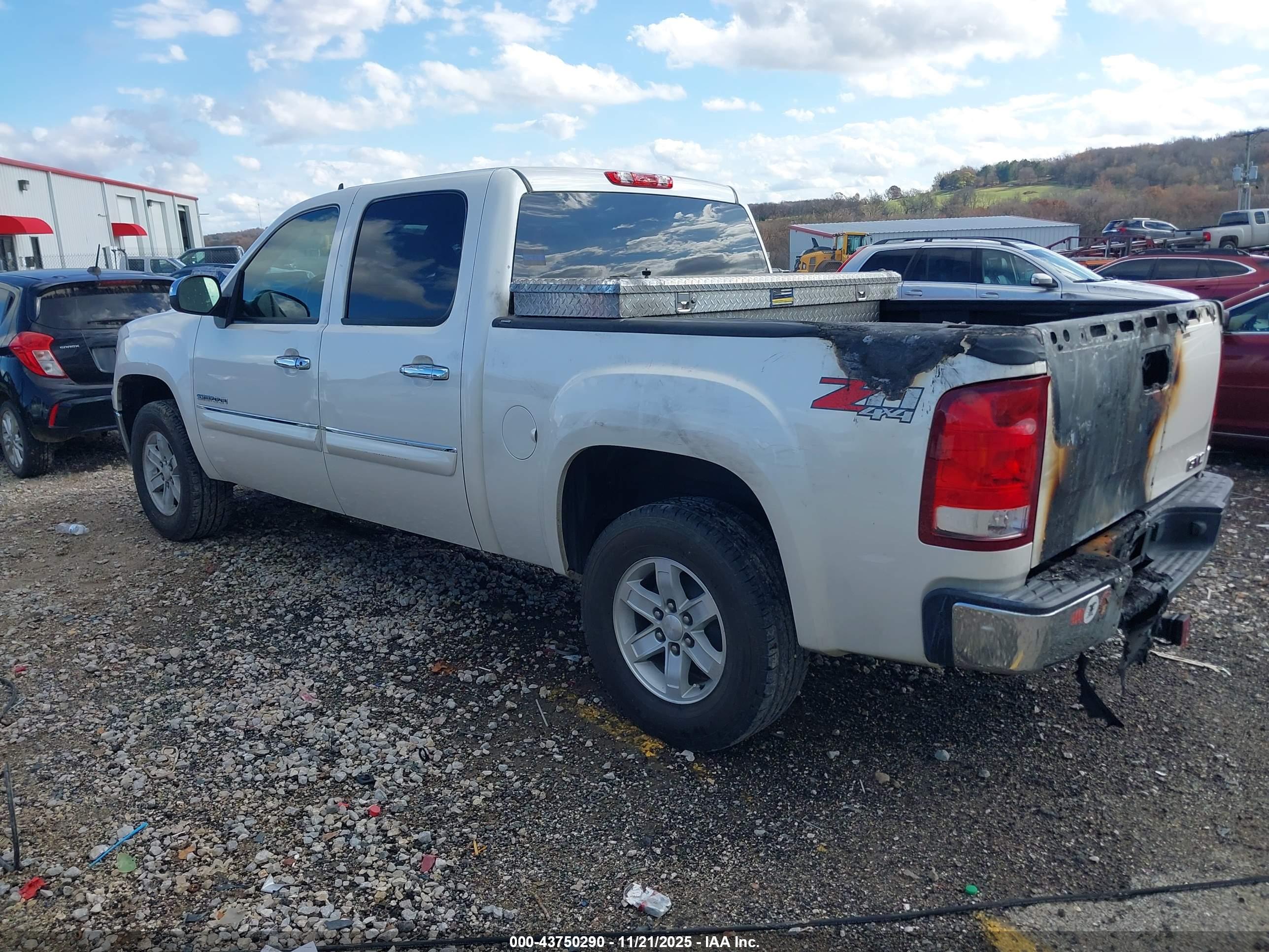 GMC SIERRA image 3