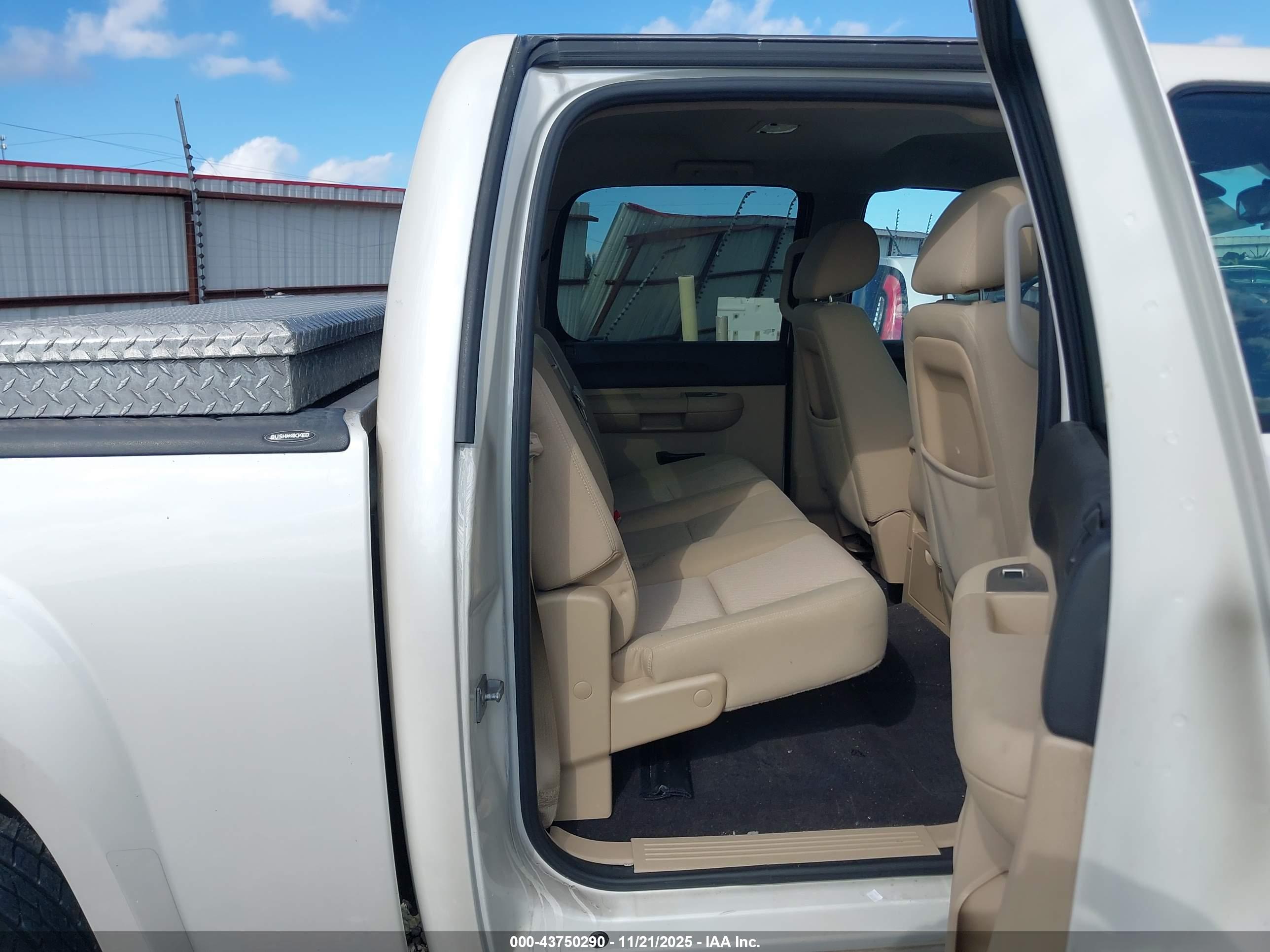 GMC SIERRA image 8