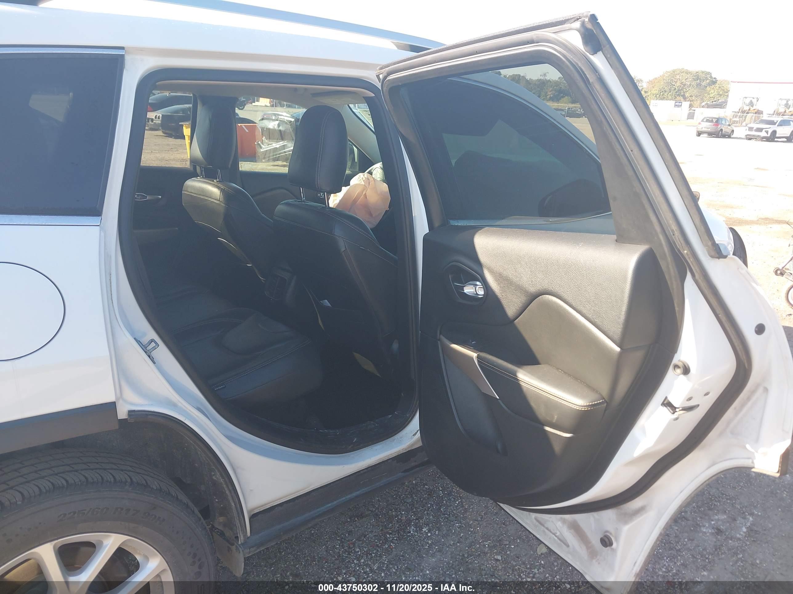 JEEP CHEROKEE image 8