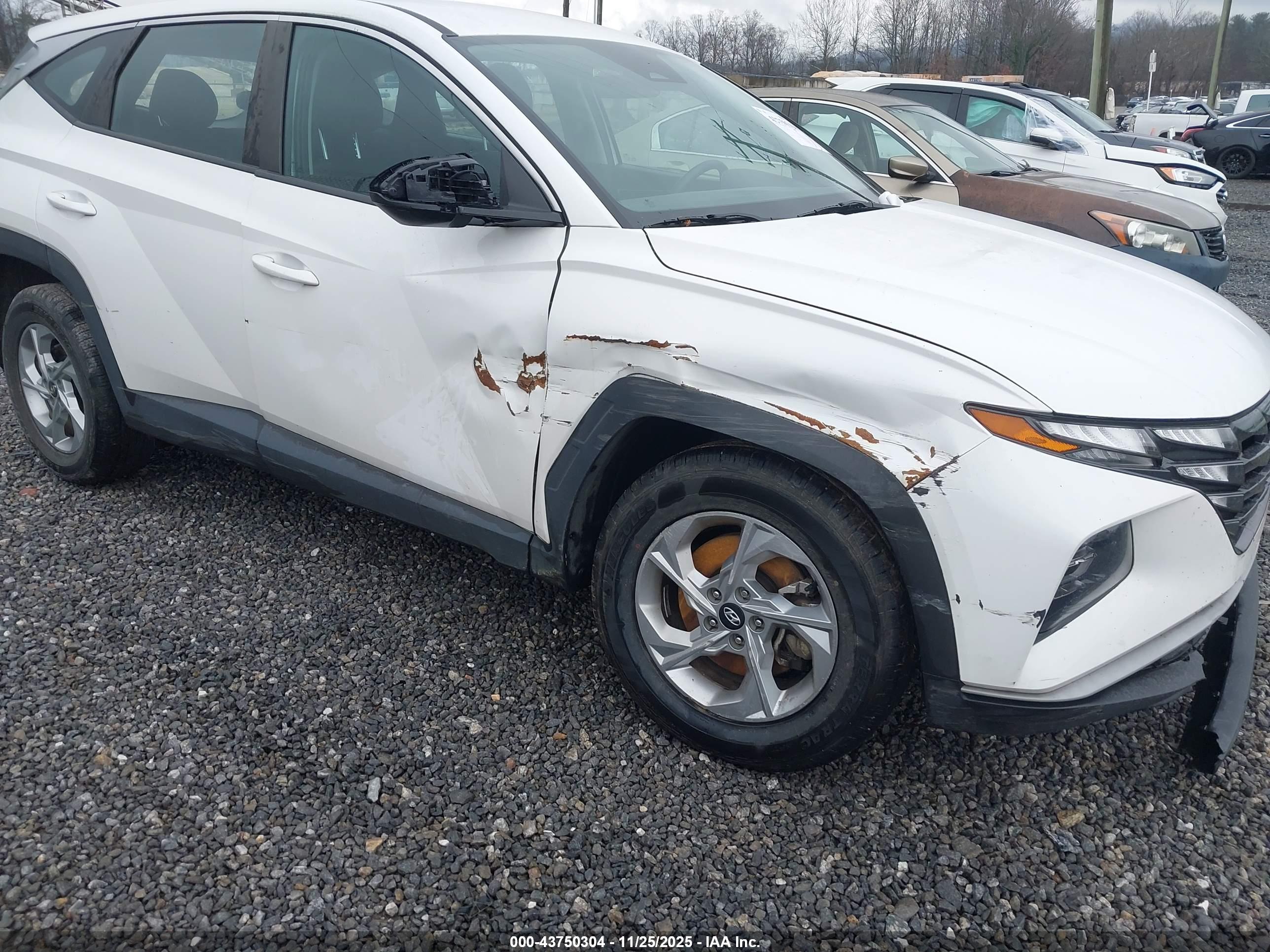 HYUNDAI TUCSON image 6