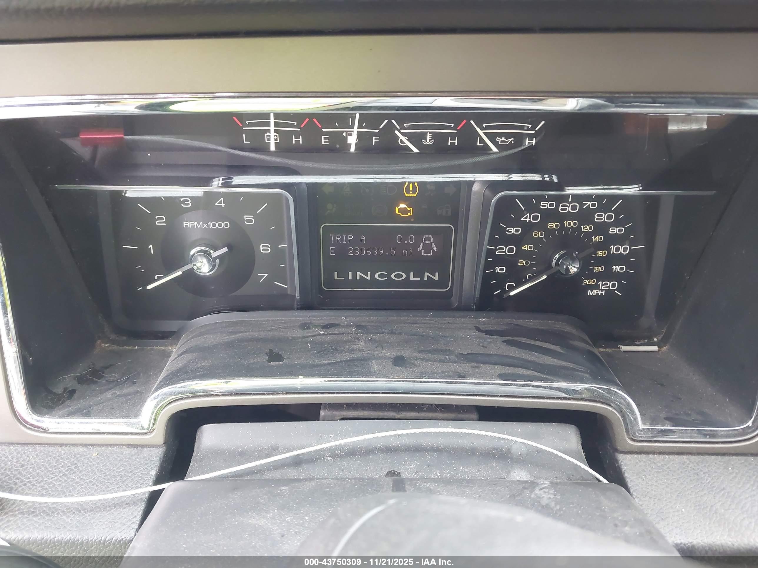 LINCOLN NAVIGATOR image 7