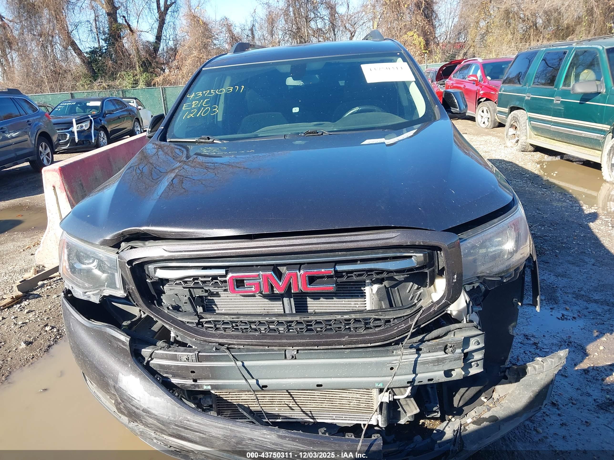 GMC ACADIA image 6