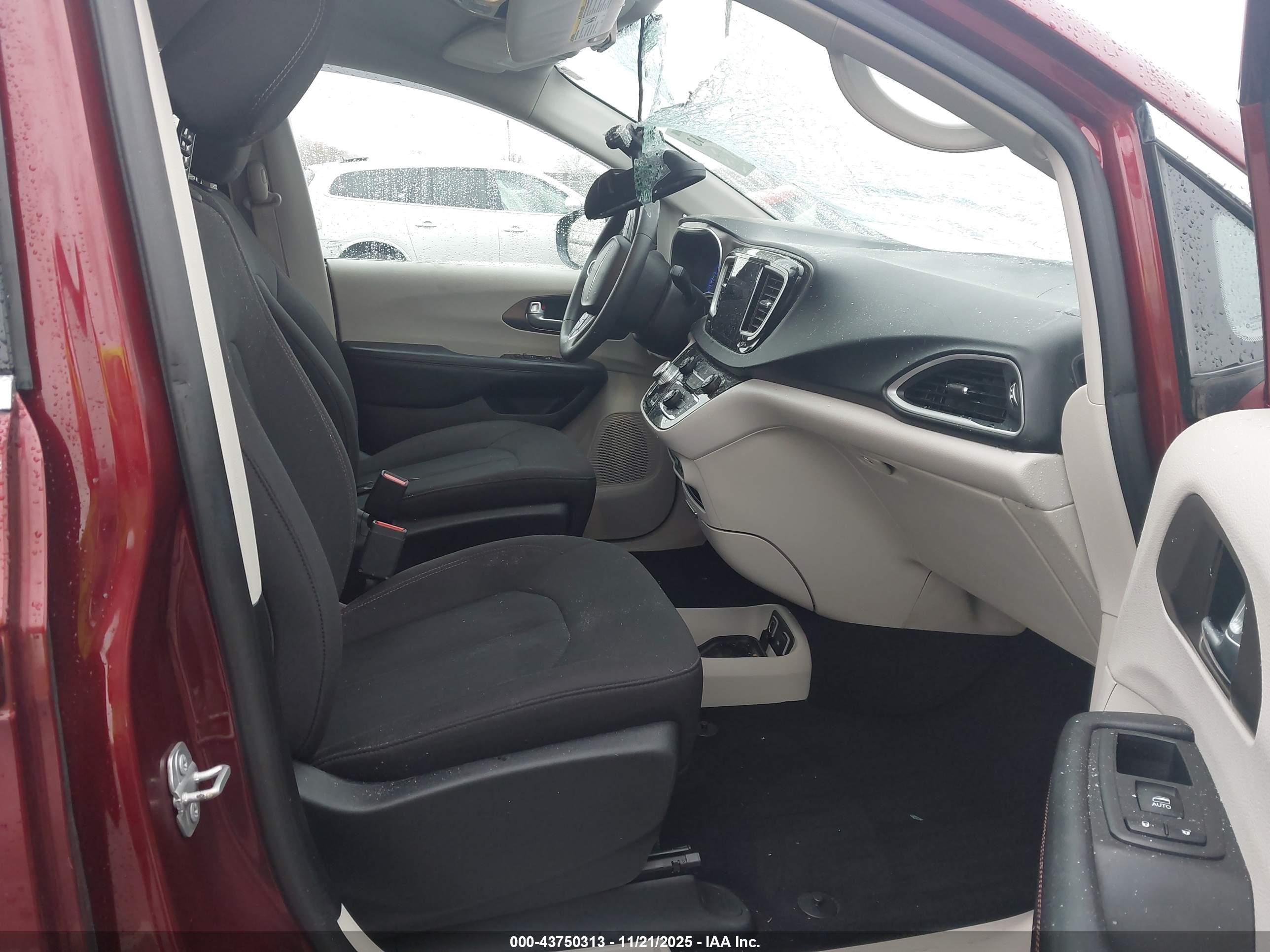 CHRYSLER PACIFICA image 5