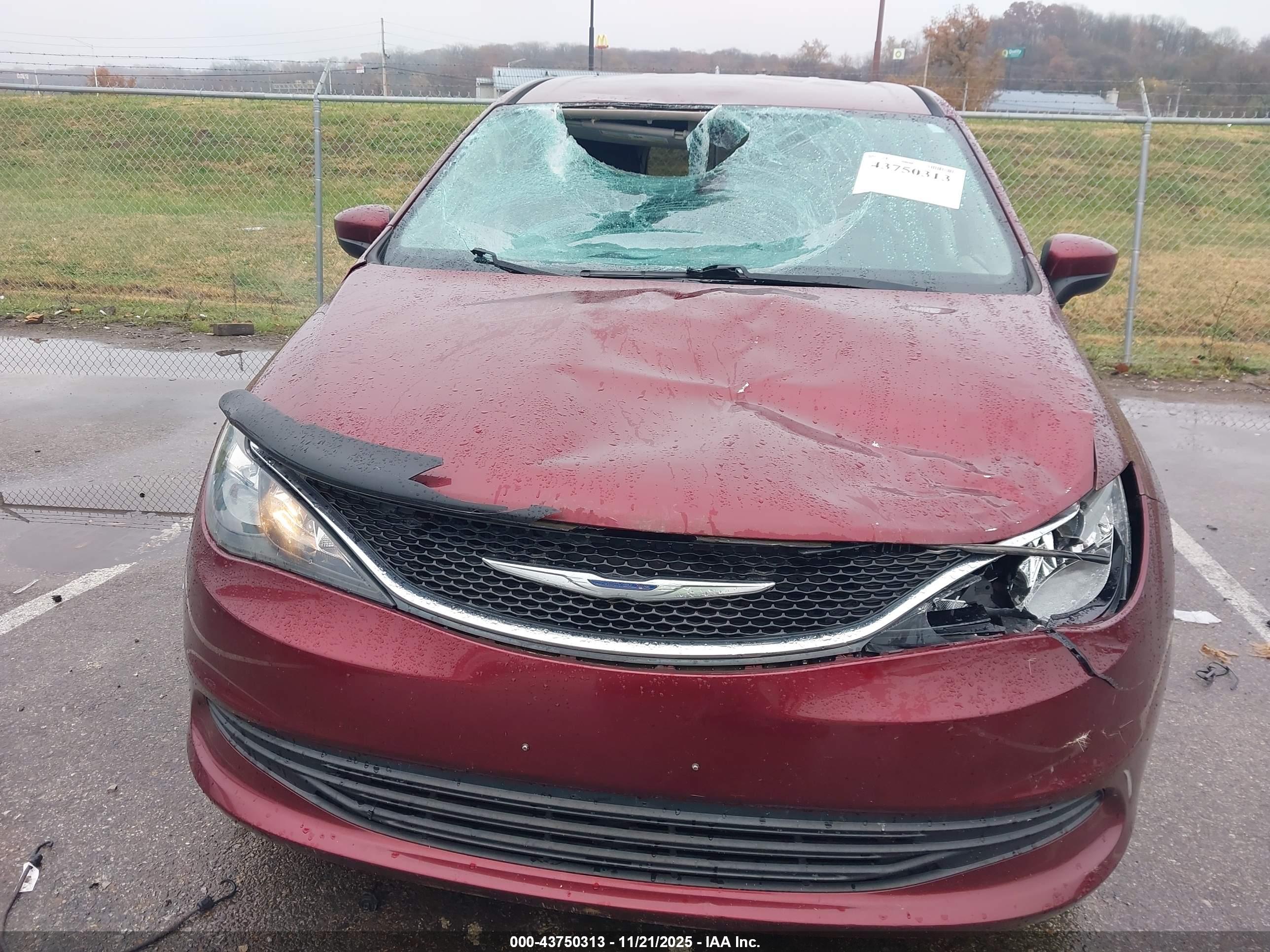 CHRYSLER PACIFICA image 6