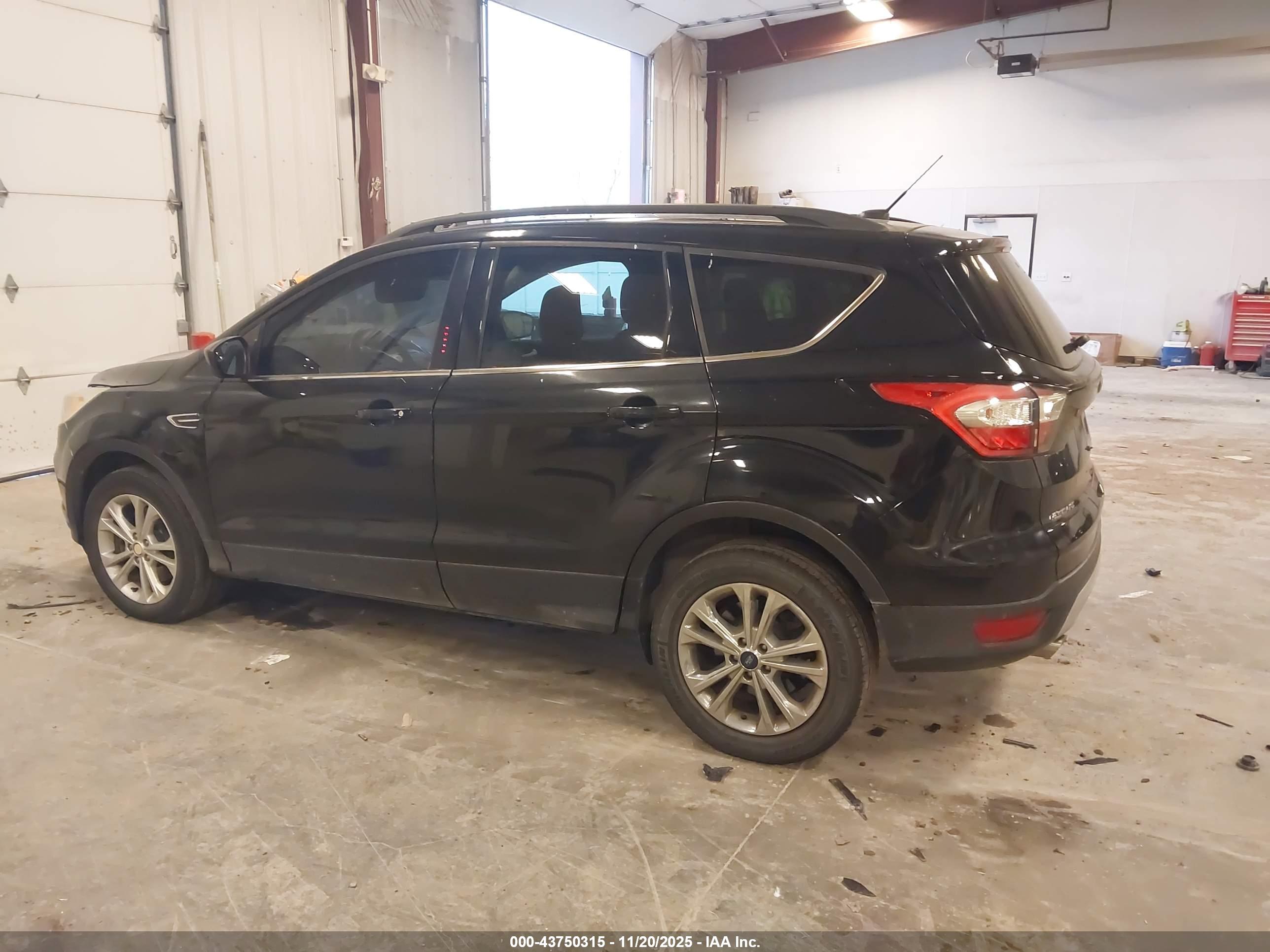 FORD ESCAPE image 3