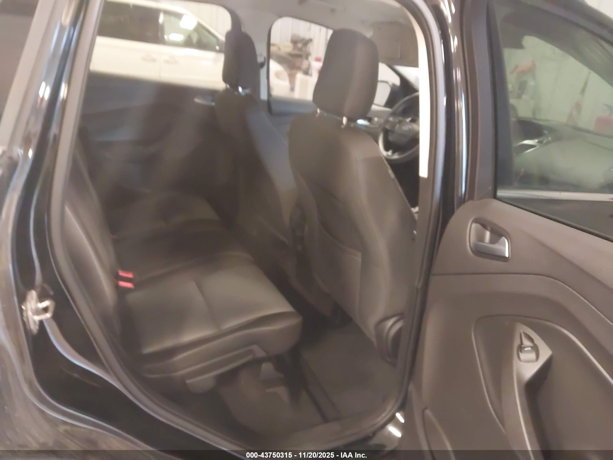 FORD ESCAPE image 8