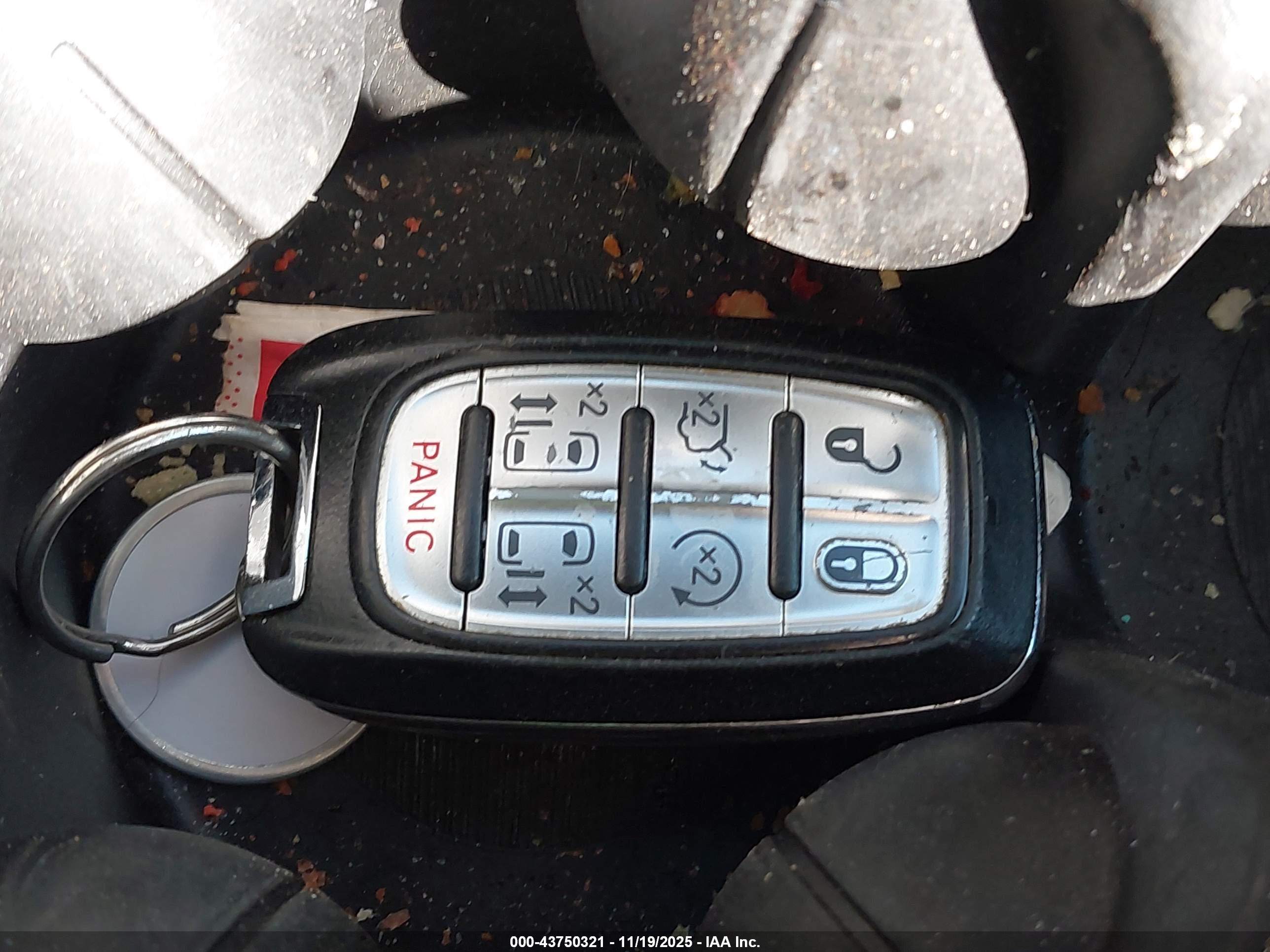 CHRYSLER PACIFICA image 11