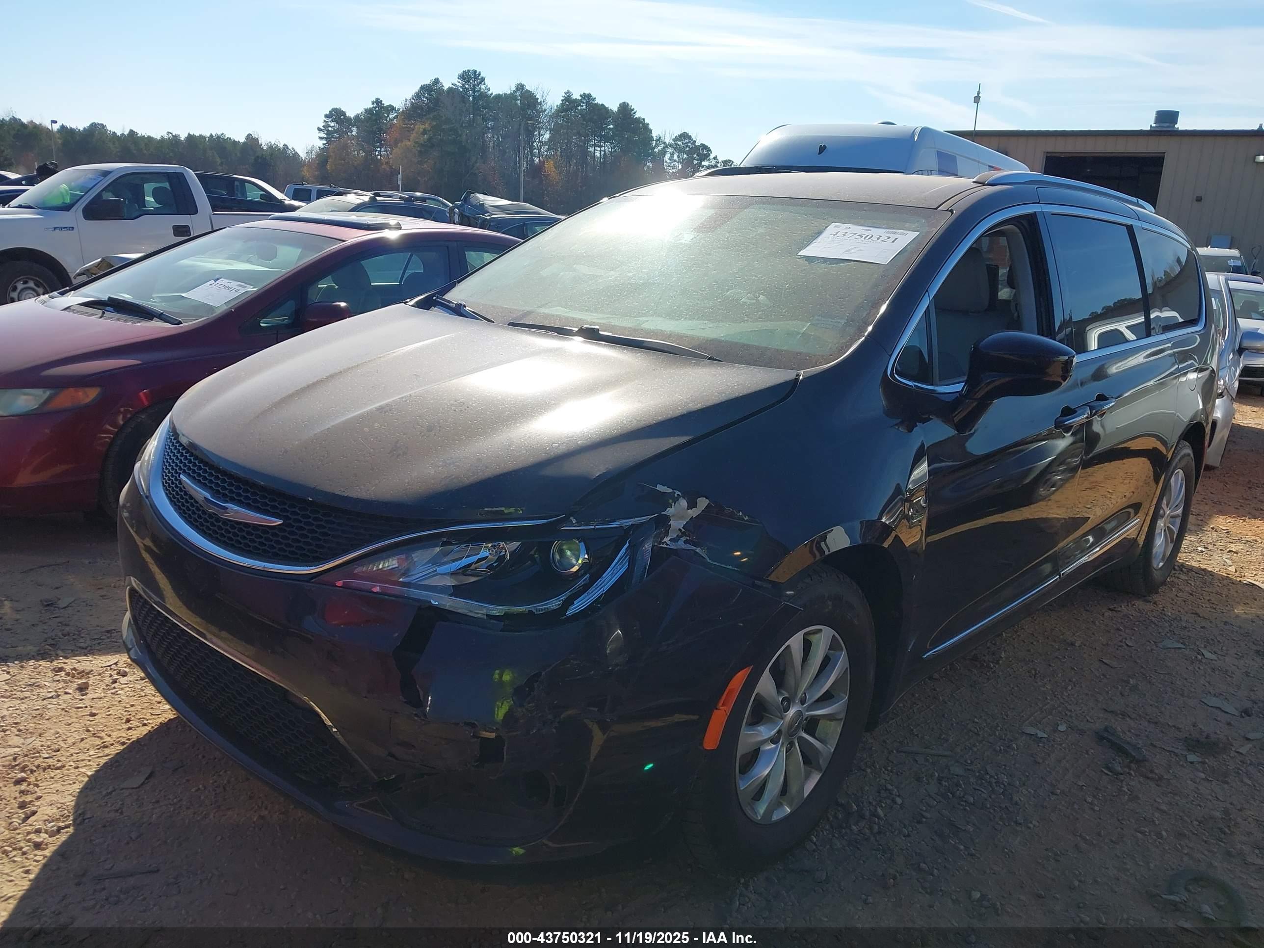 CHRYSLER PACIFICA image 2