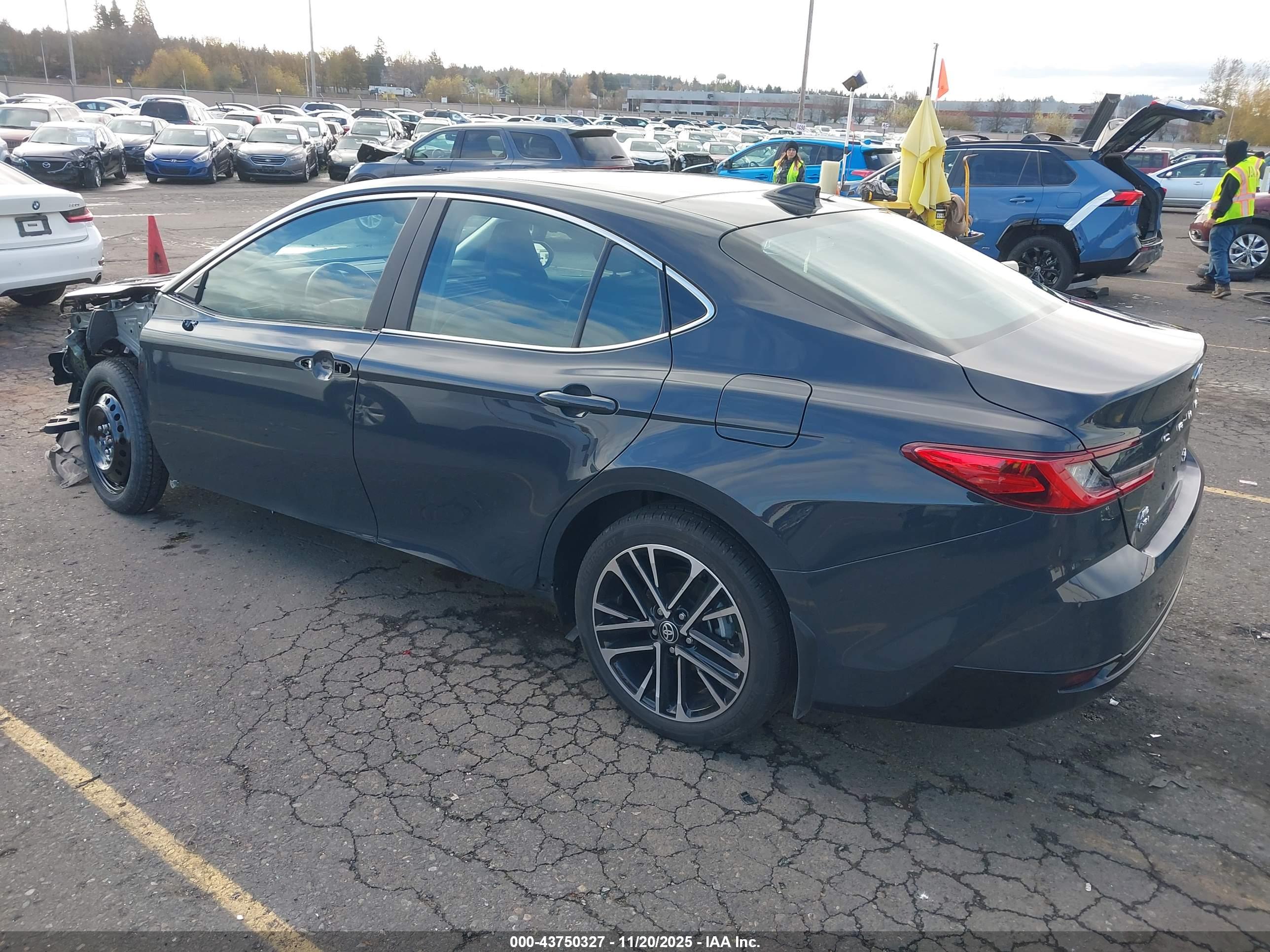 TOYOTA CAMRY image 3