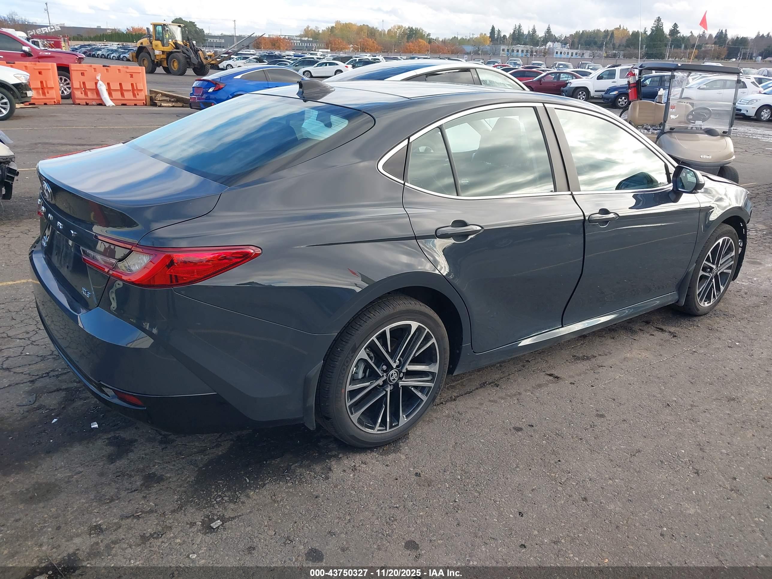 TOYOTA CAMRY image 4