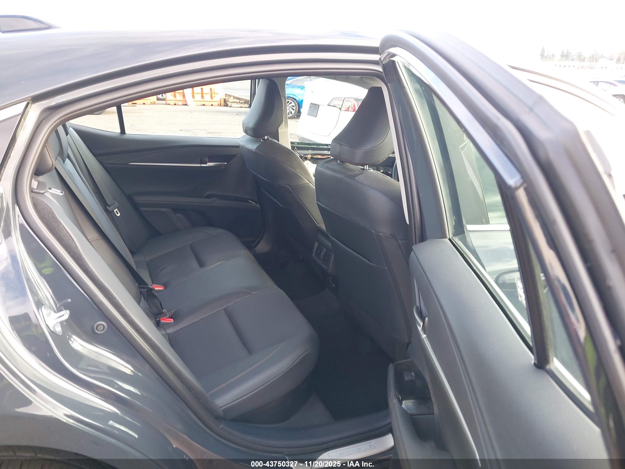 TOYOTA CAMRY image 8