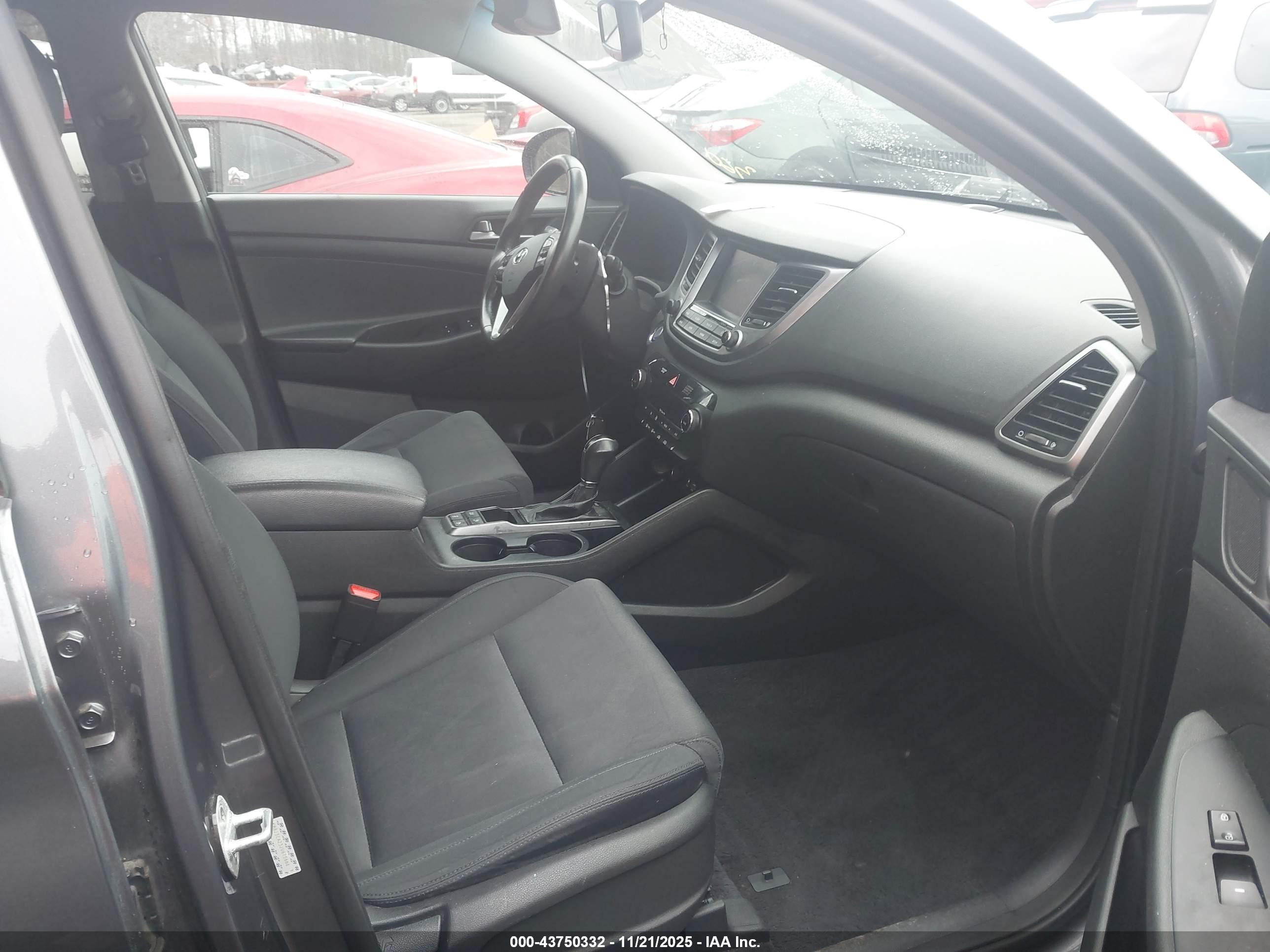HYUNDAI TUCSON image 5