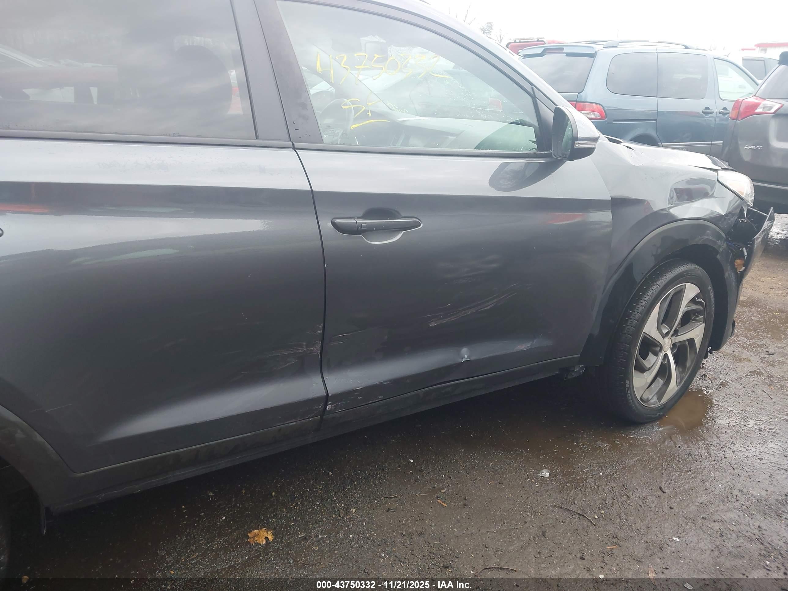 HYUNDAI TUCSON image 6