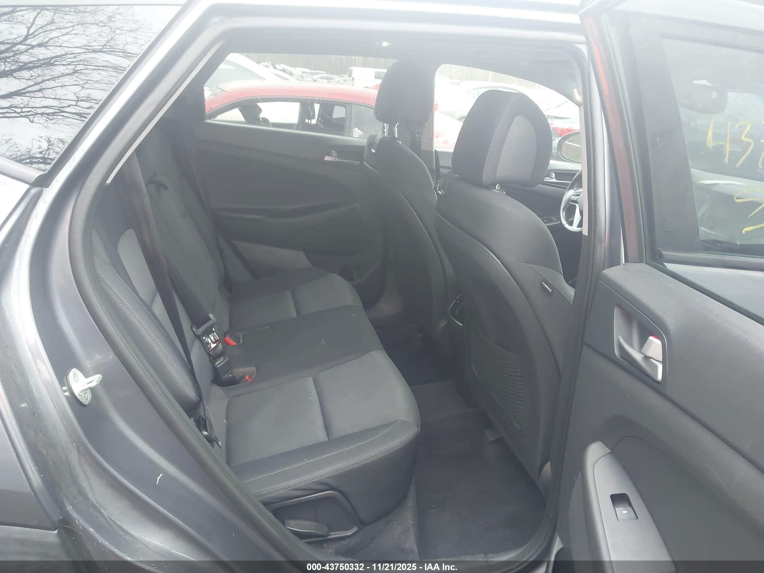 HYUNDAI TUCSON image 8