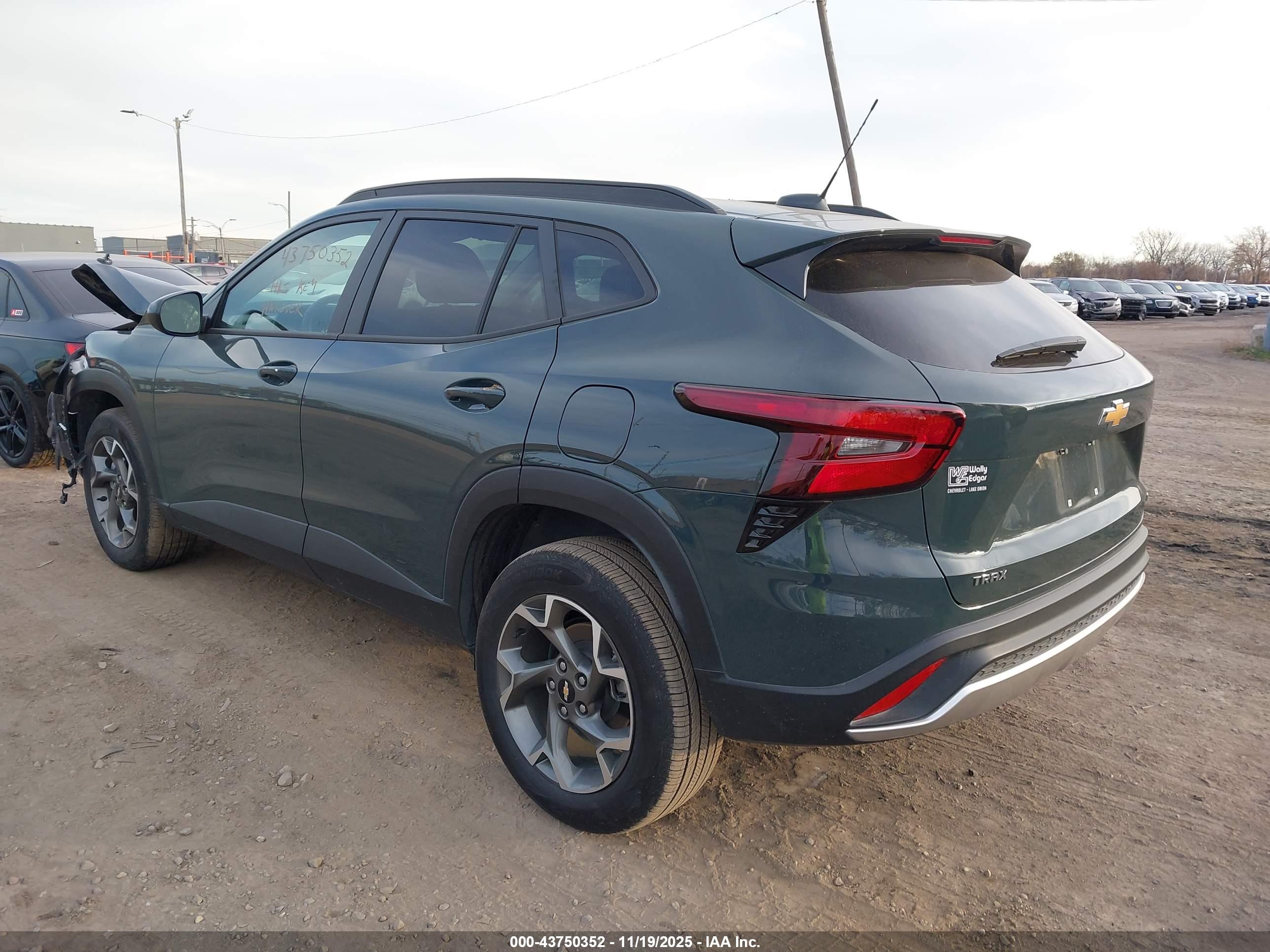 CHEVROLET TRAX image 3
