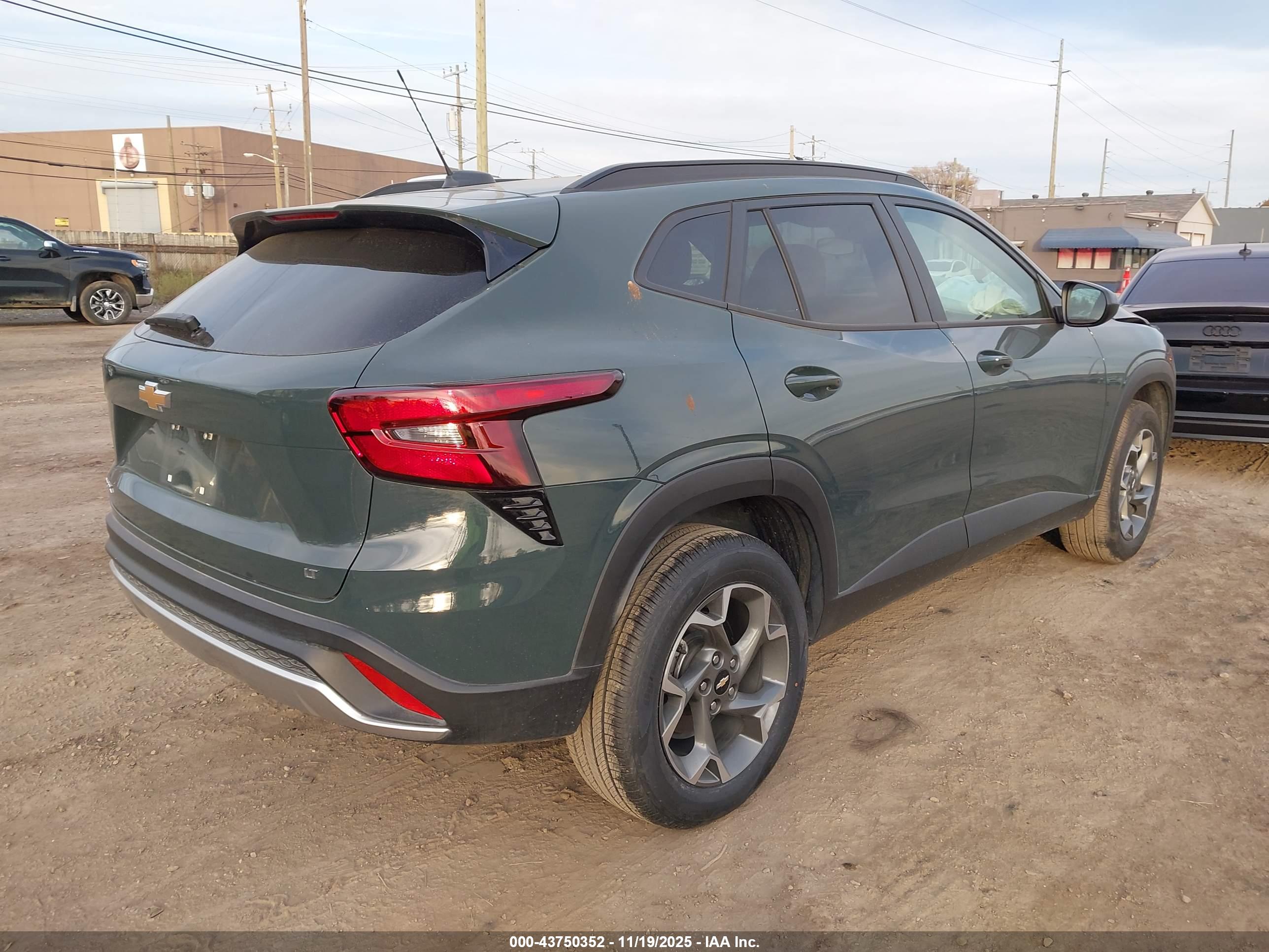 CHEVROLET TRAX image 4