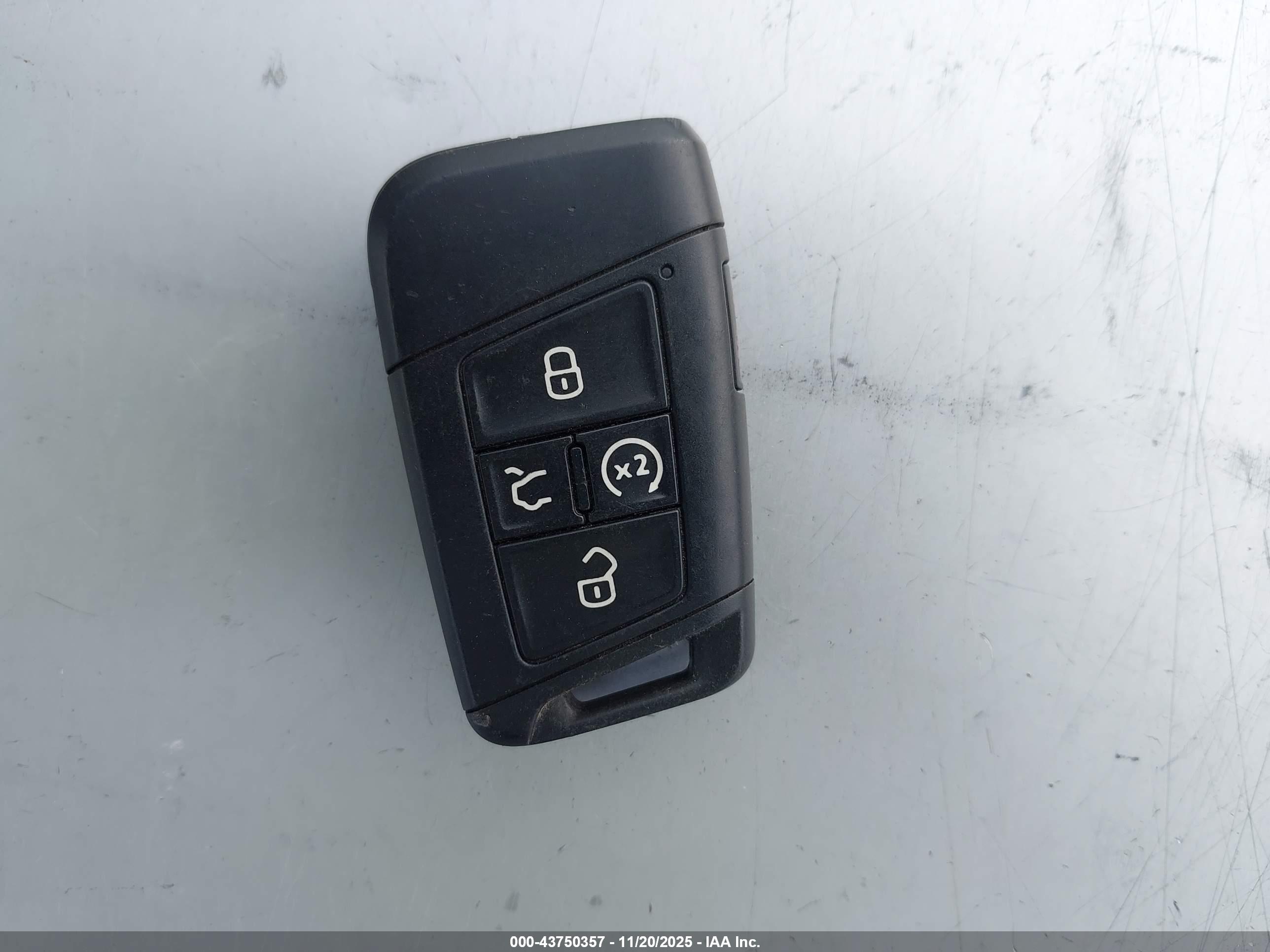 VOLKSWAGEN TAOS image 11